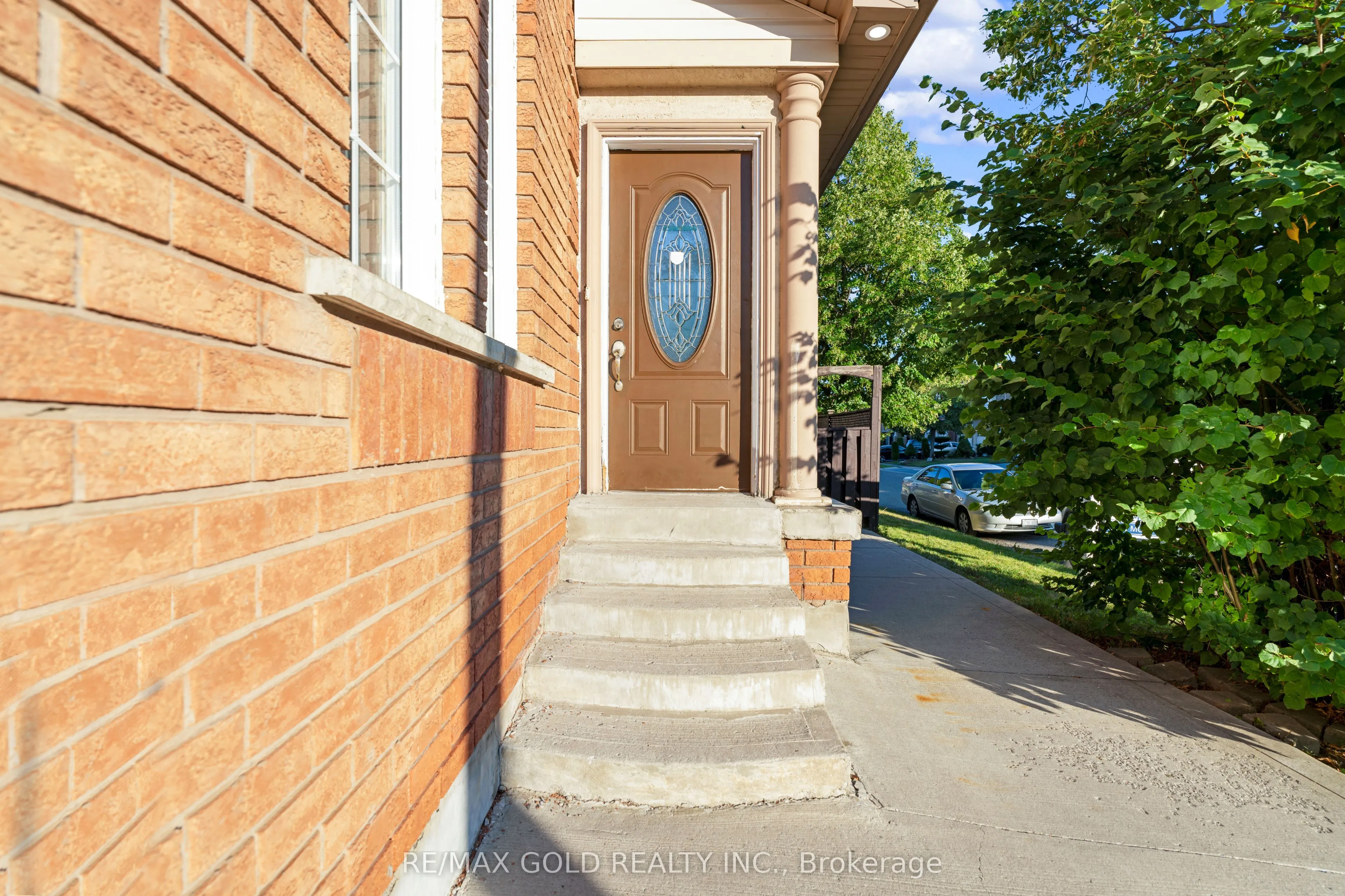 41 Fallstar Crescent