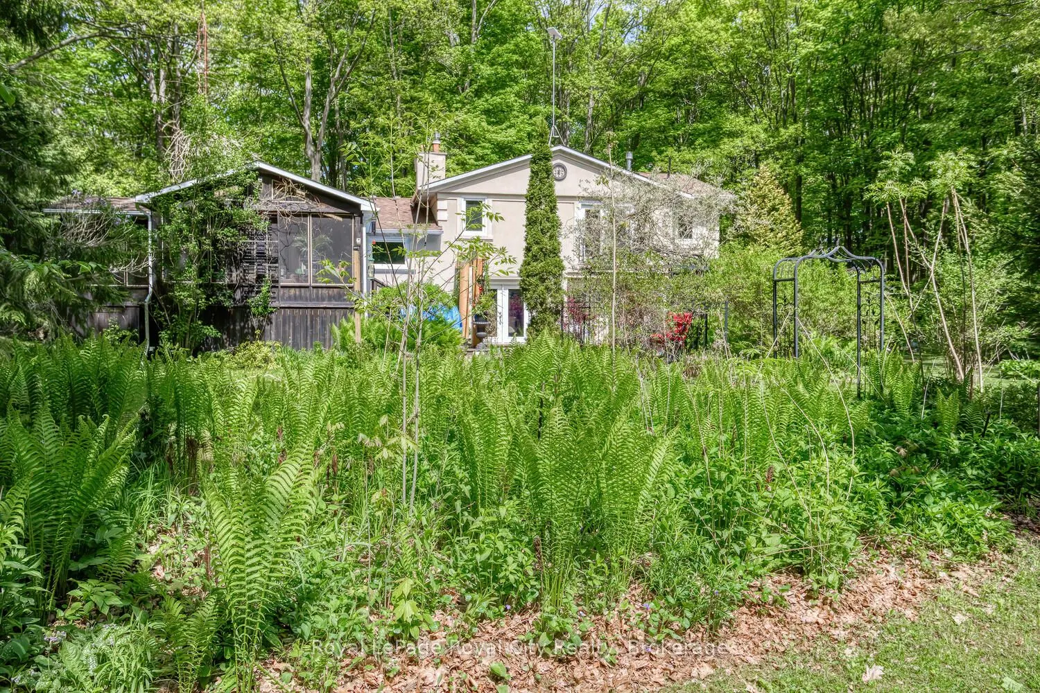 1158 Conservation Road E