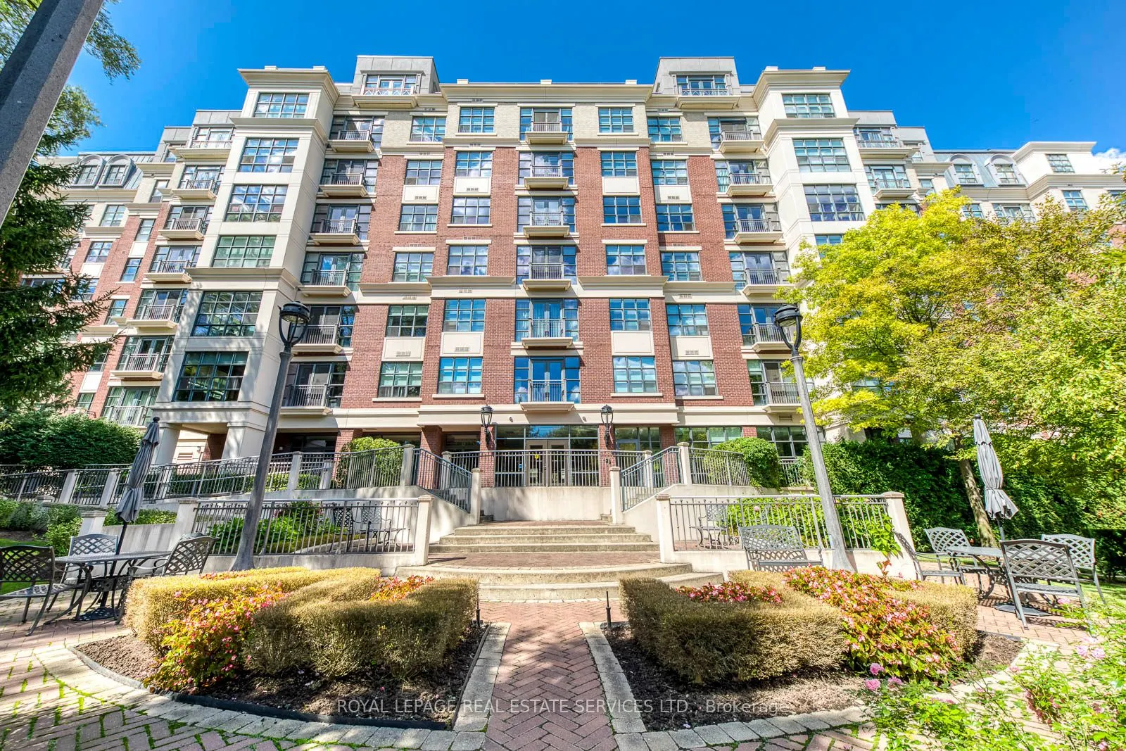 2855 Bloor Street W, #305