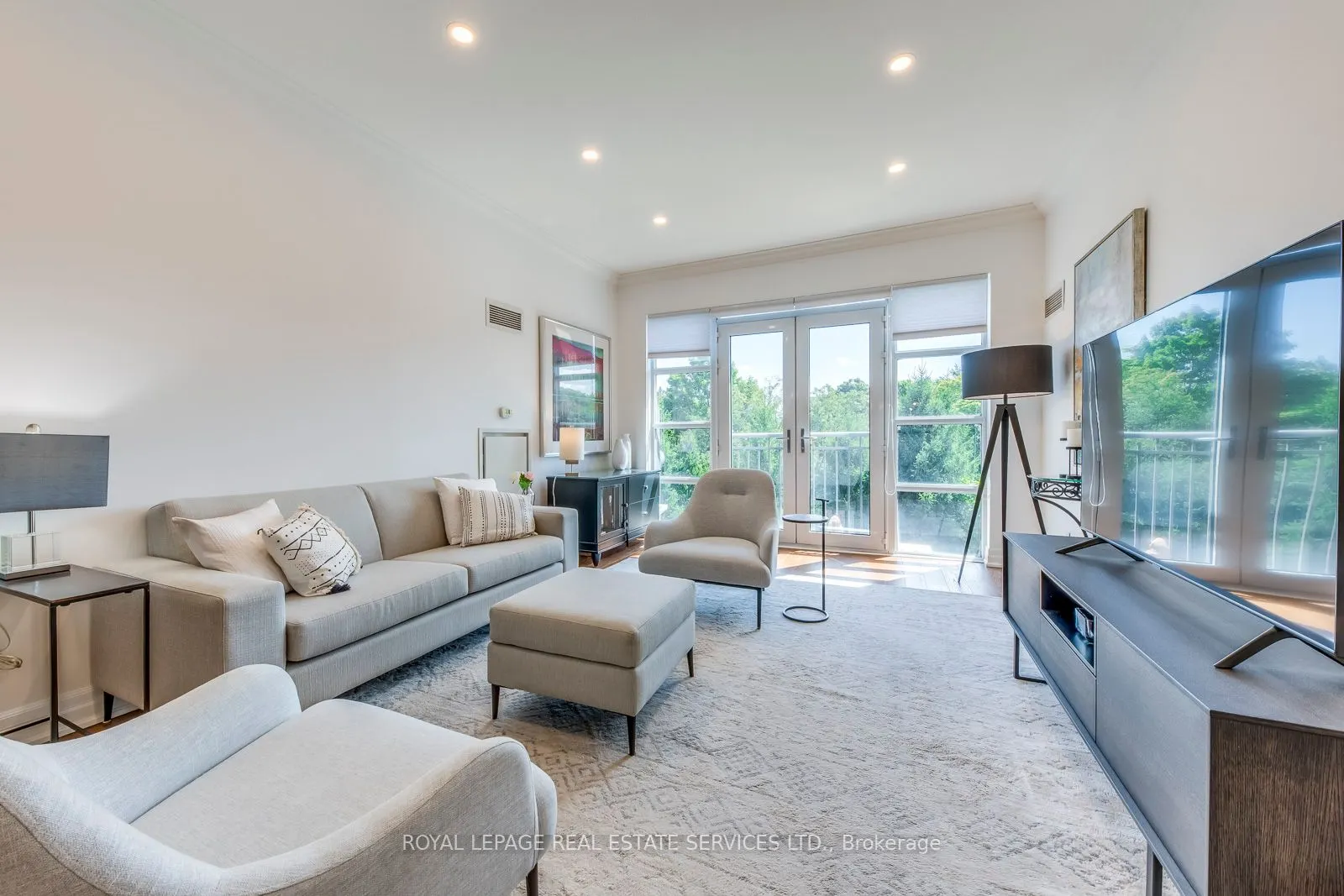 2855 Bloor Street W, #305