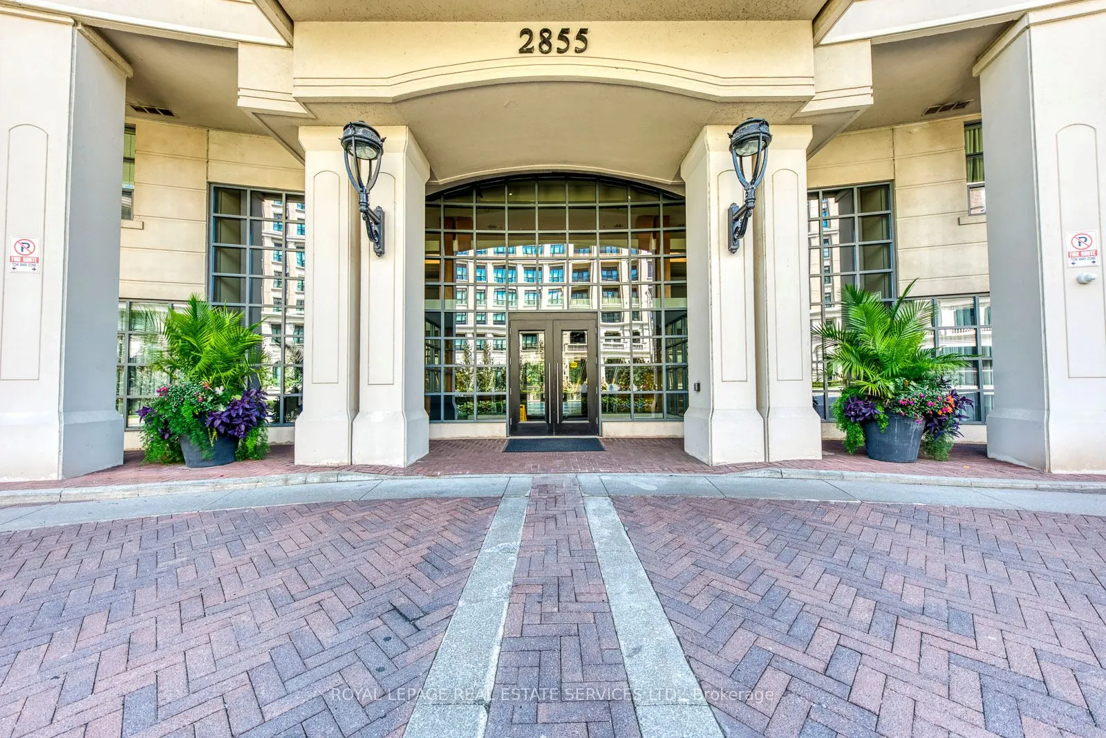 2855 Bloor Street W, #305
