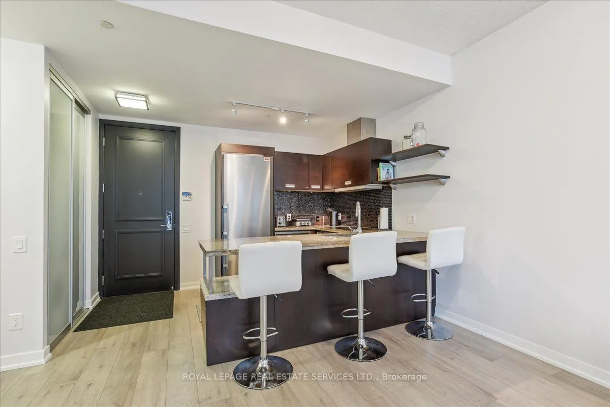 88 Park Lawn Road, #209