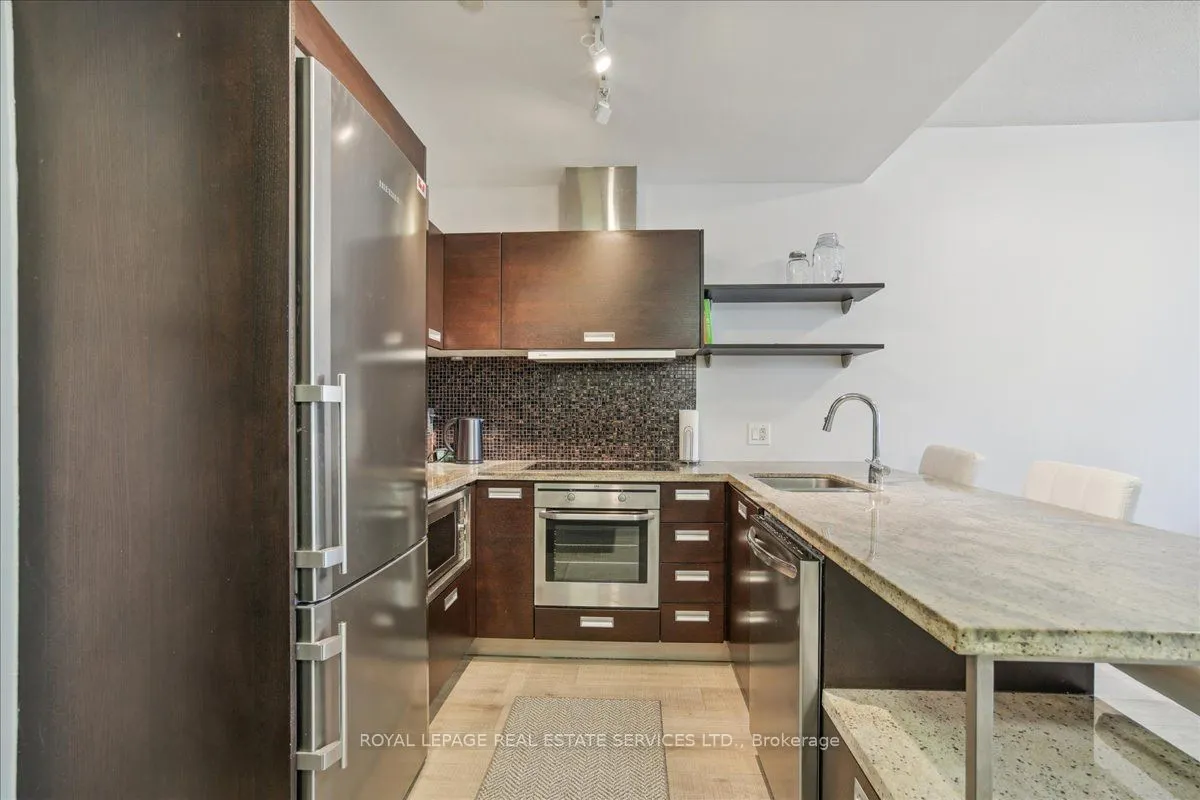 88 Park Lawn Road, #209