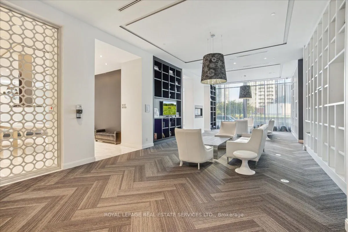 88 Park Lawn Road, #209