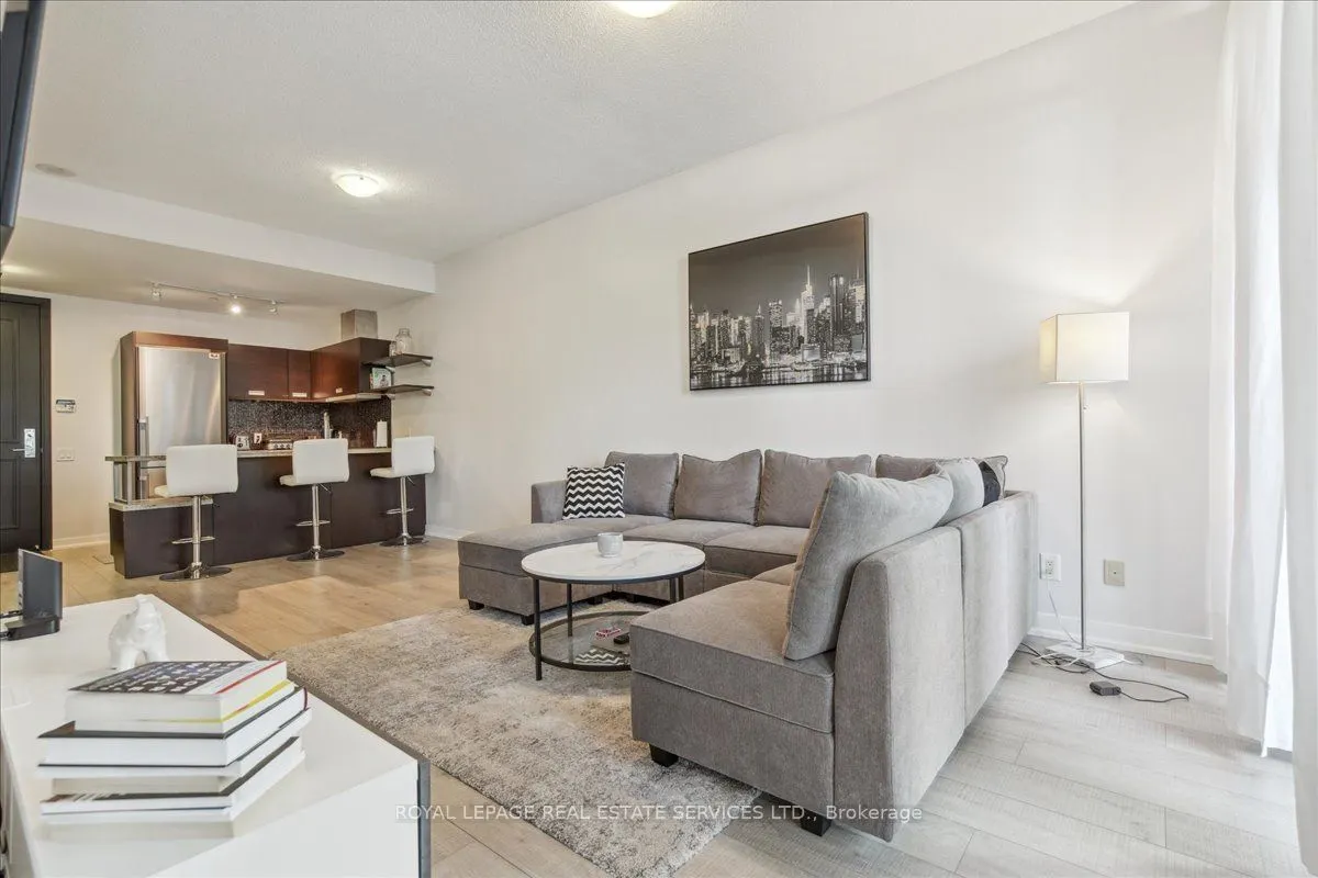 88 Park Lawn Road, #209