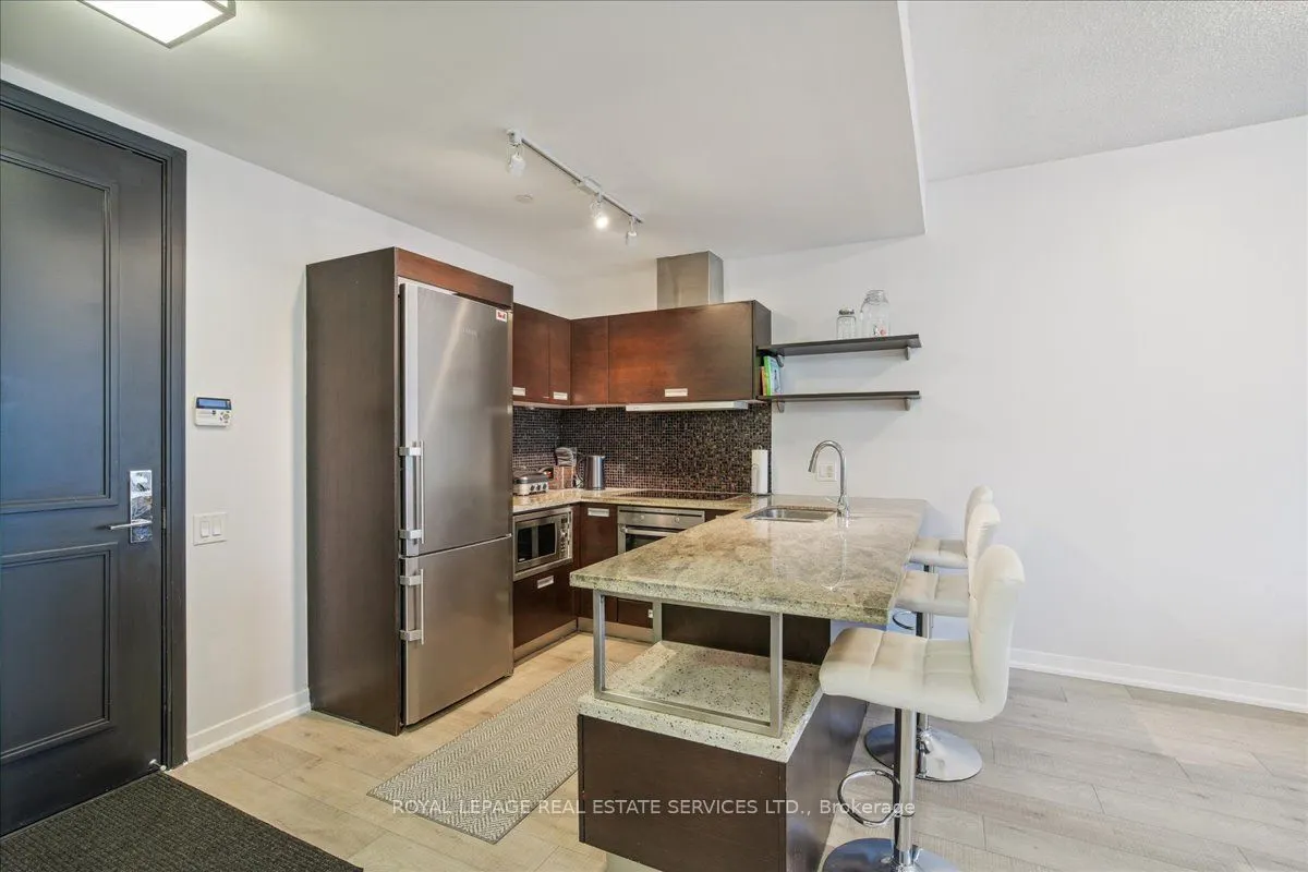 88 Park Lawn Road, #209