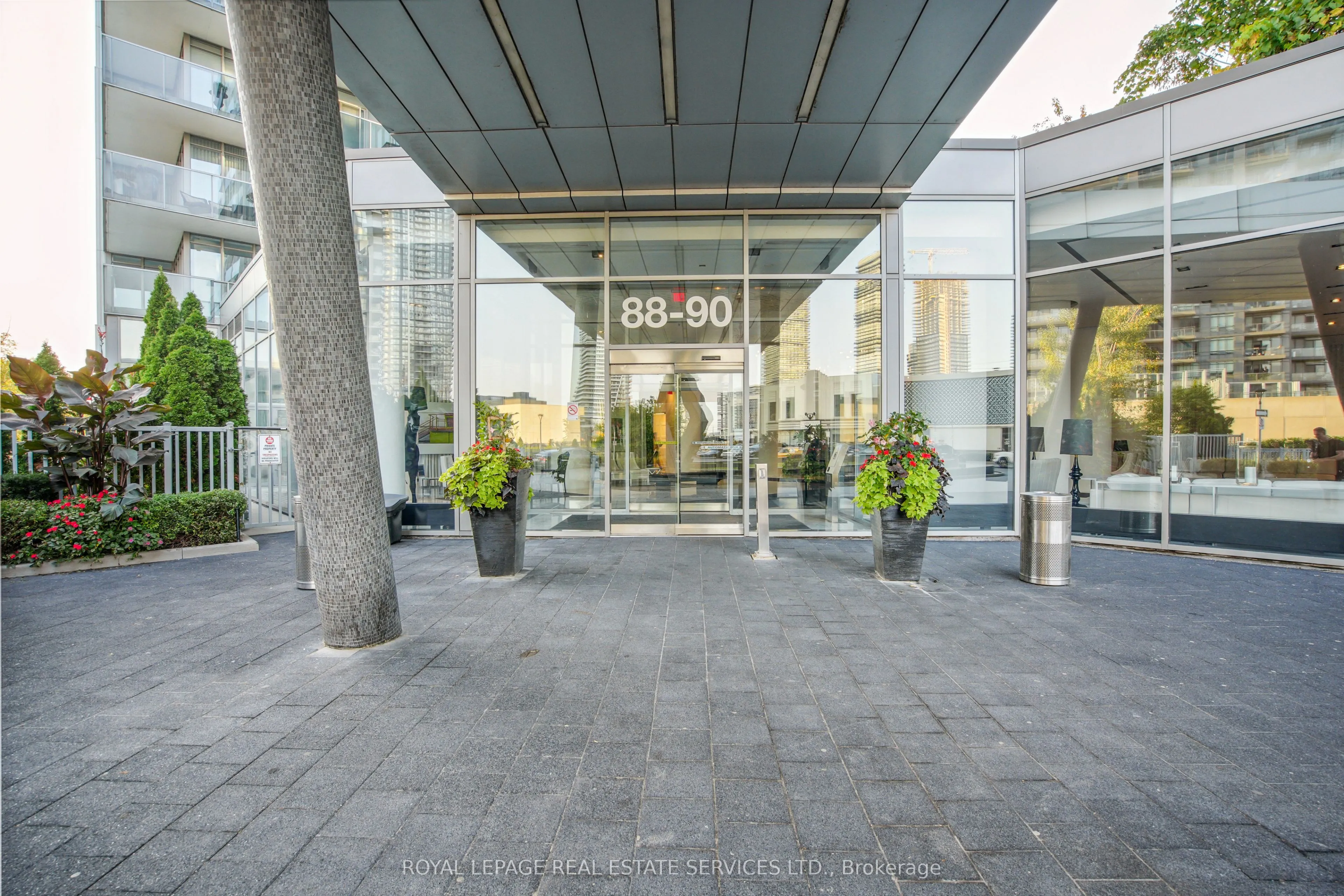 88 Park Lawn Road, #209