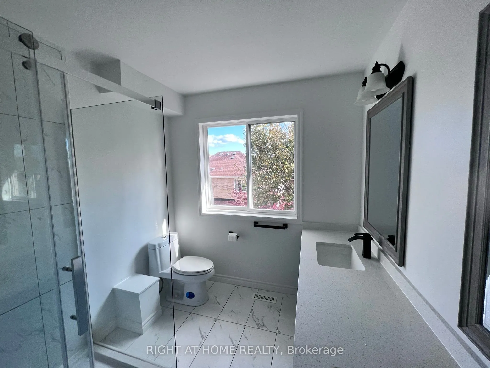 1352 Goldhawk Trail