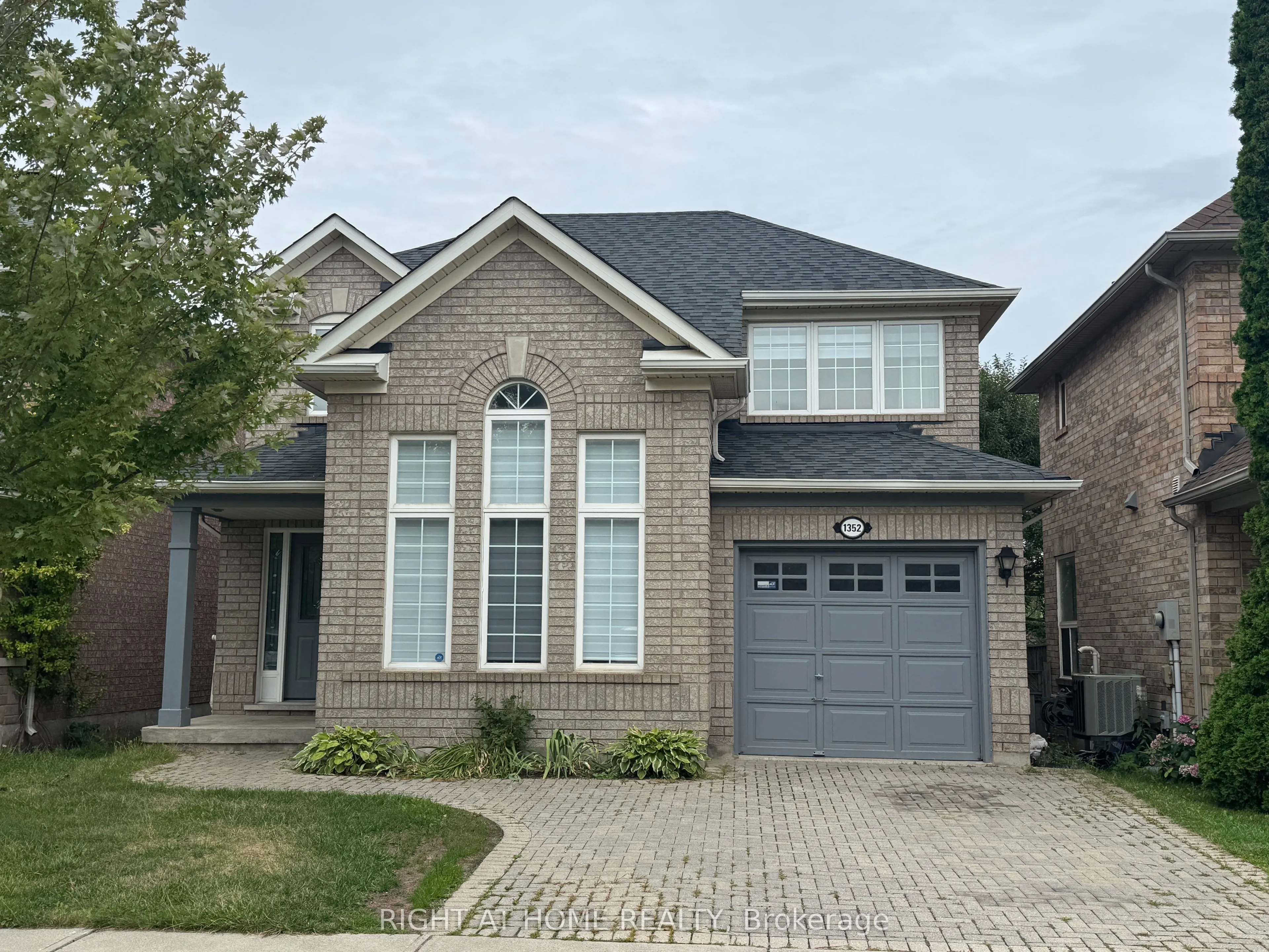 1352 Goldhawk Trail
