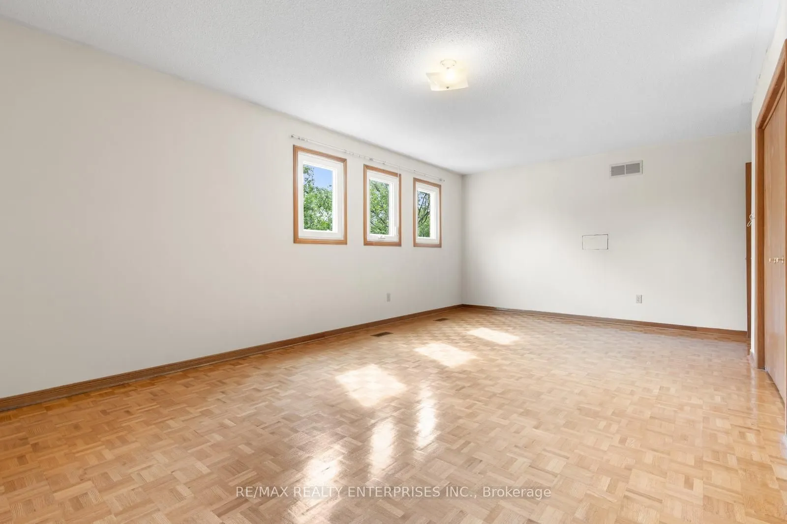 2941 Caradoc Lane