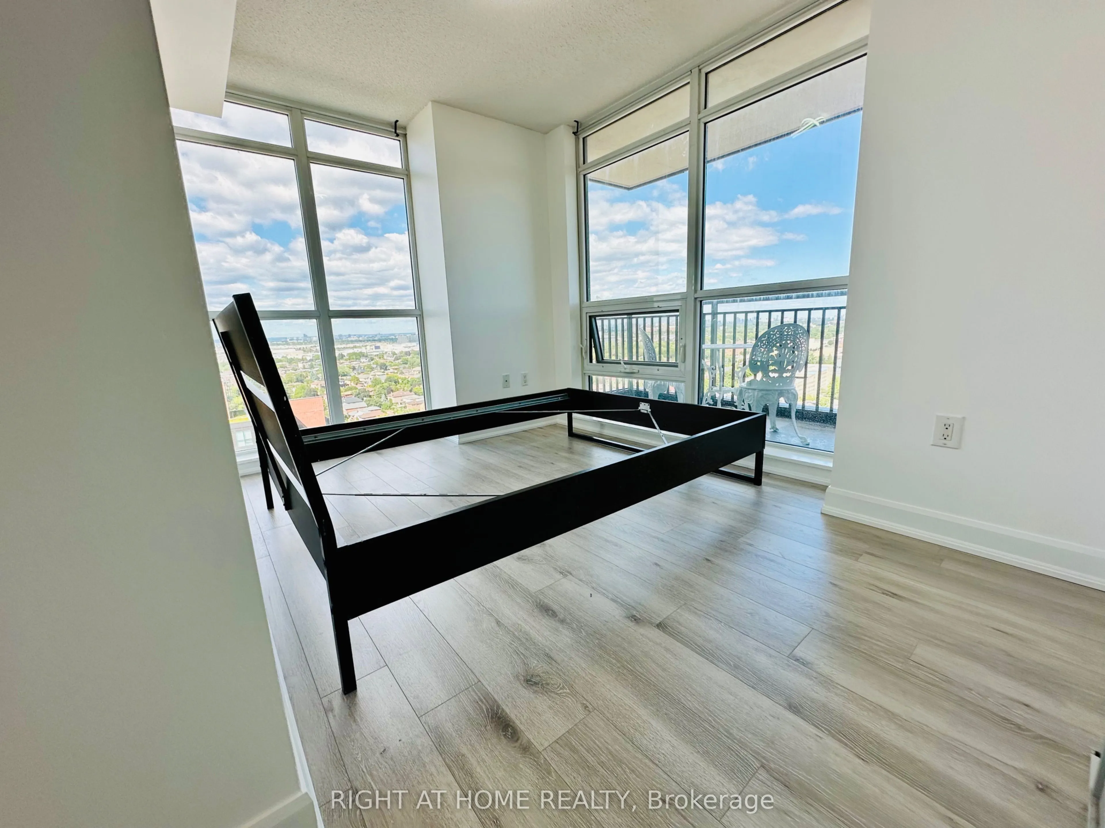 830 Lawrence Avenue W, #2004