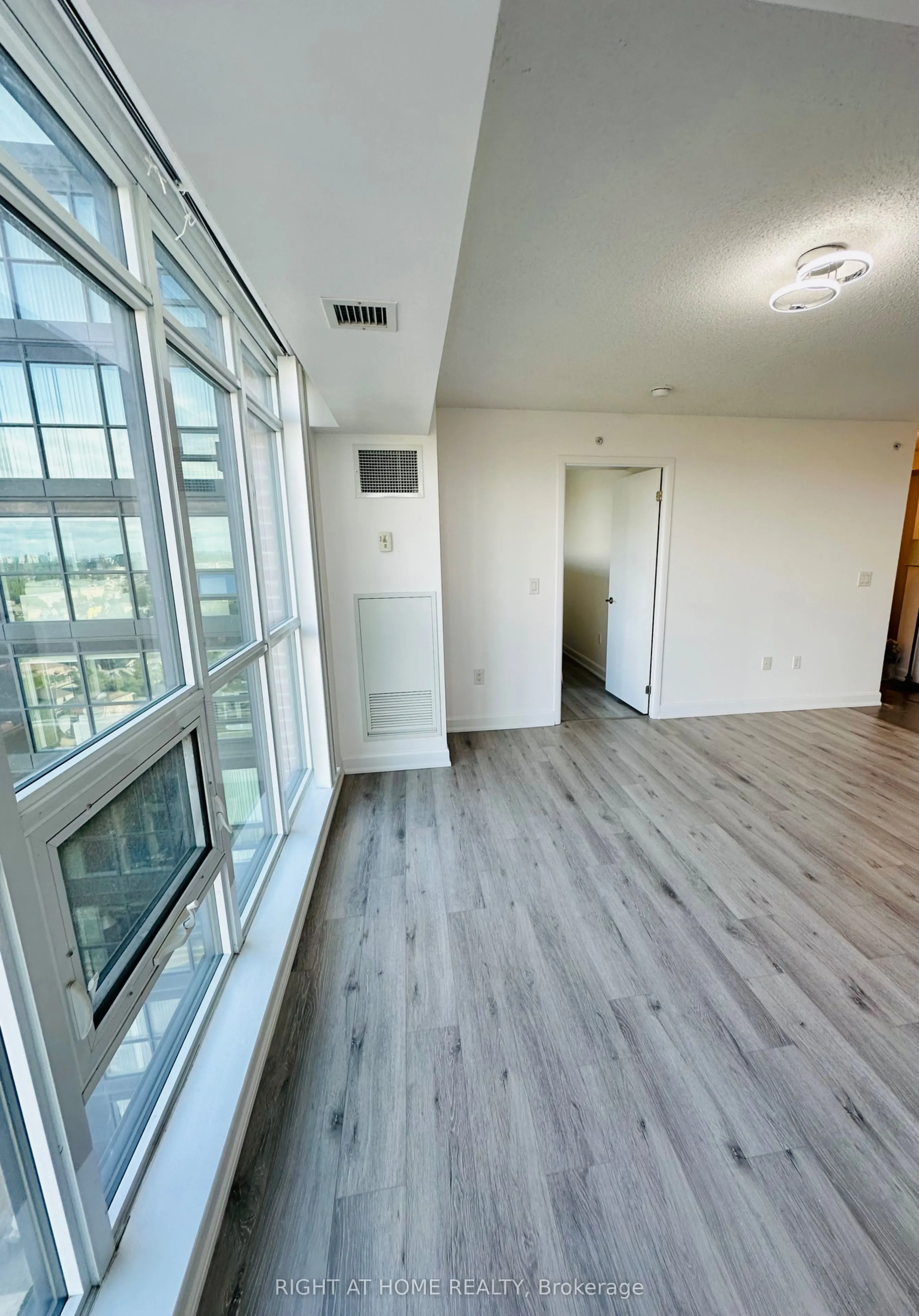 830 Lawrence Avenue W, #2004