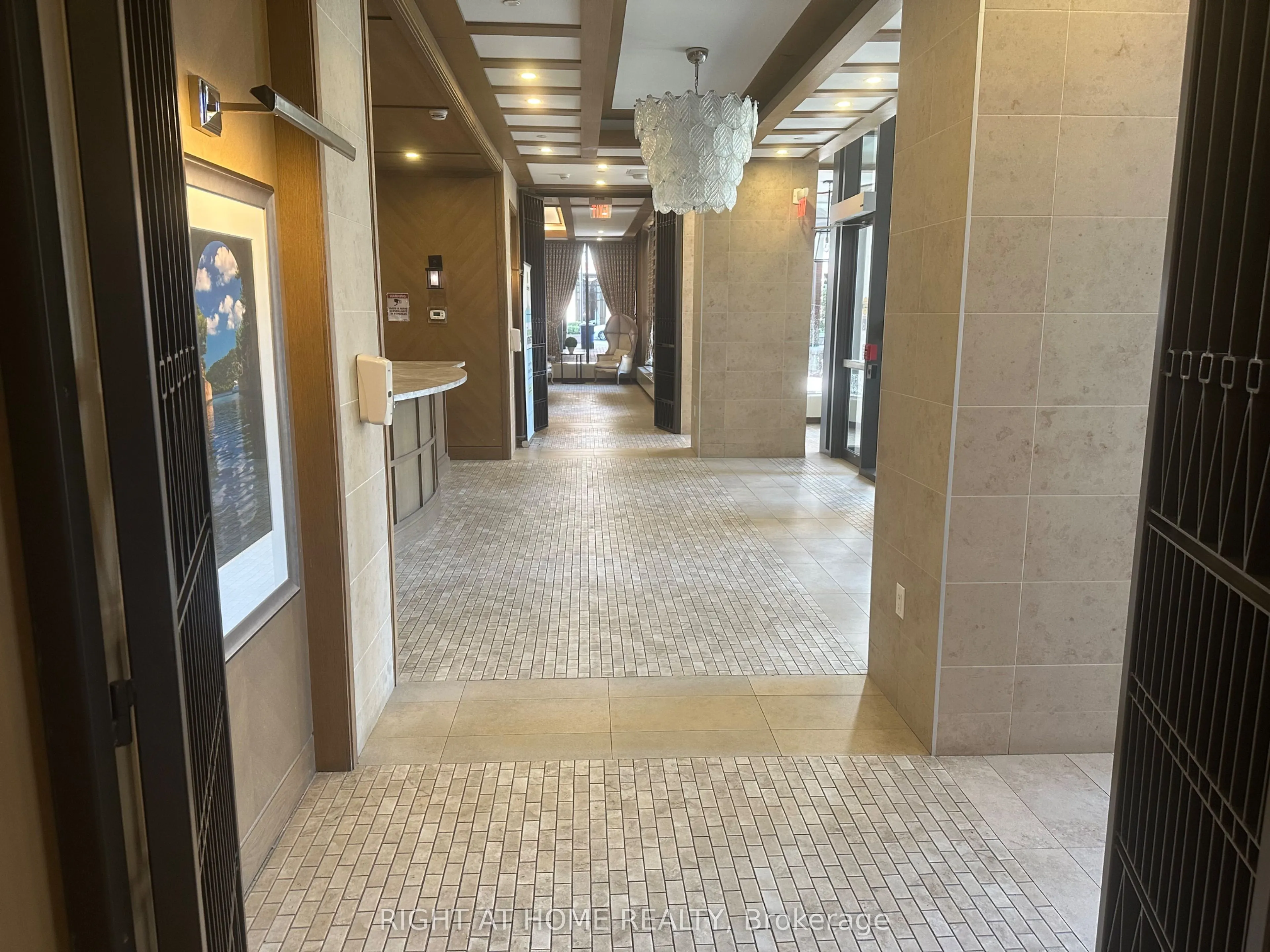 830 Lawrence Avenue W, #2004