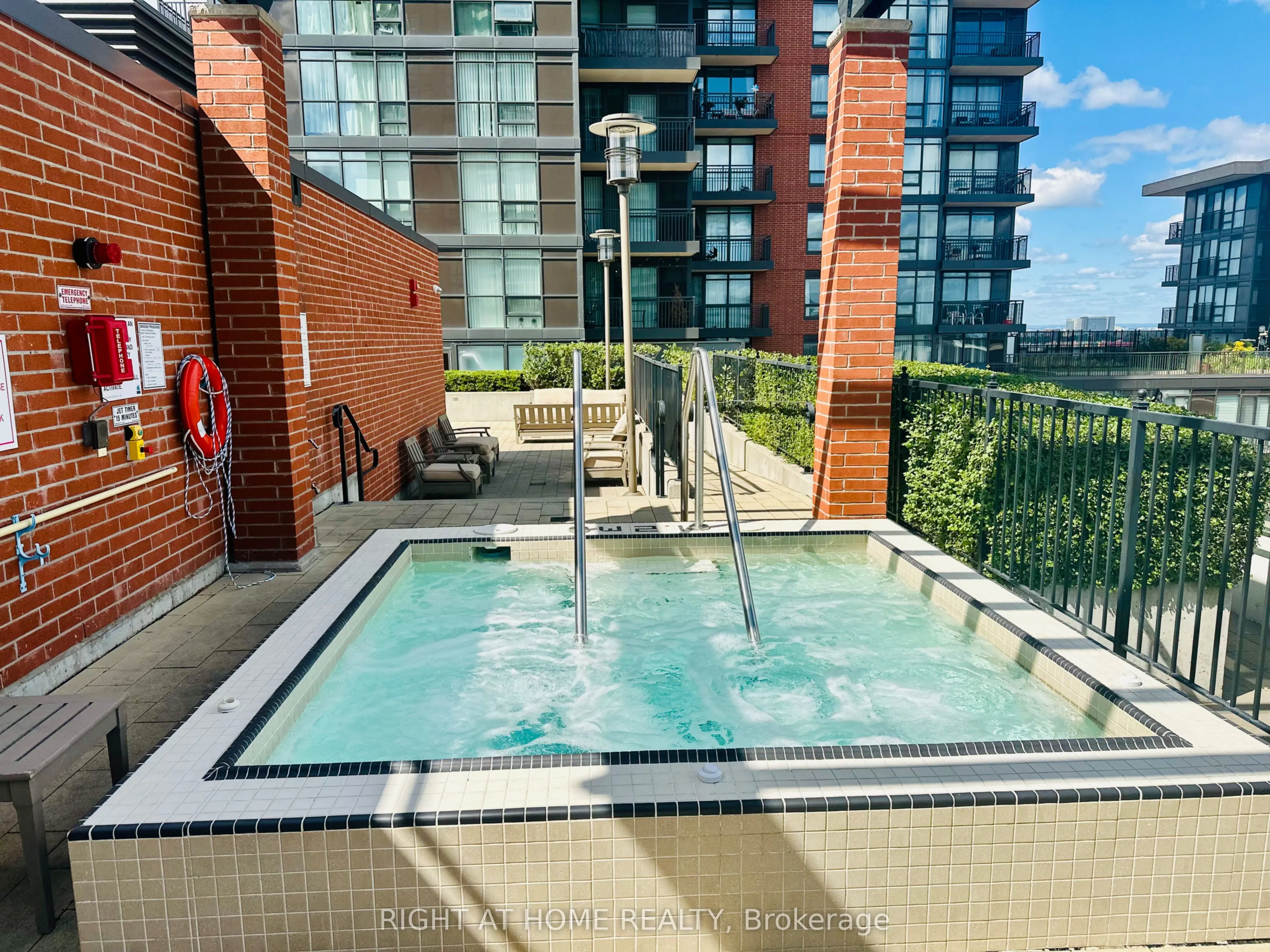830 Lawrence Avenue W, #2004