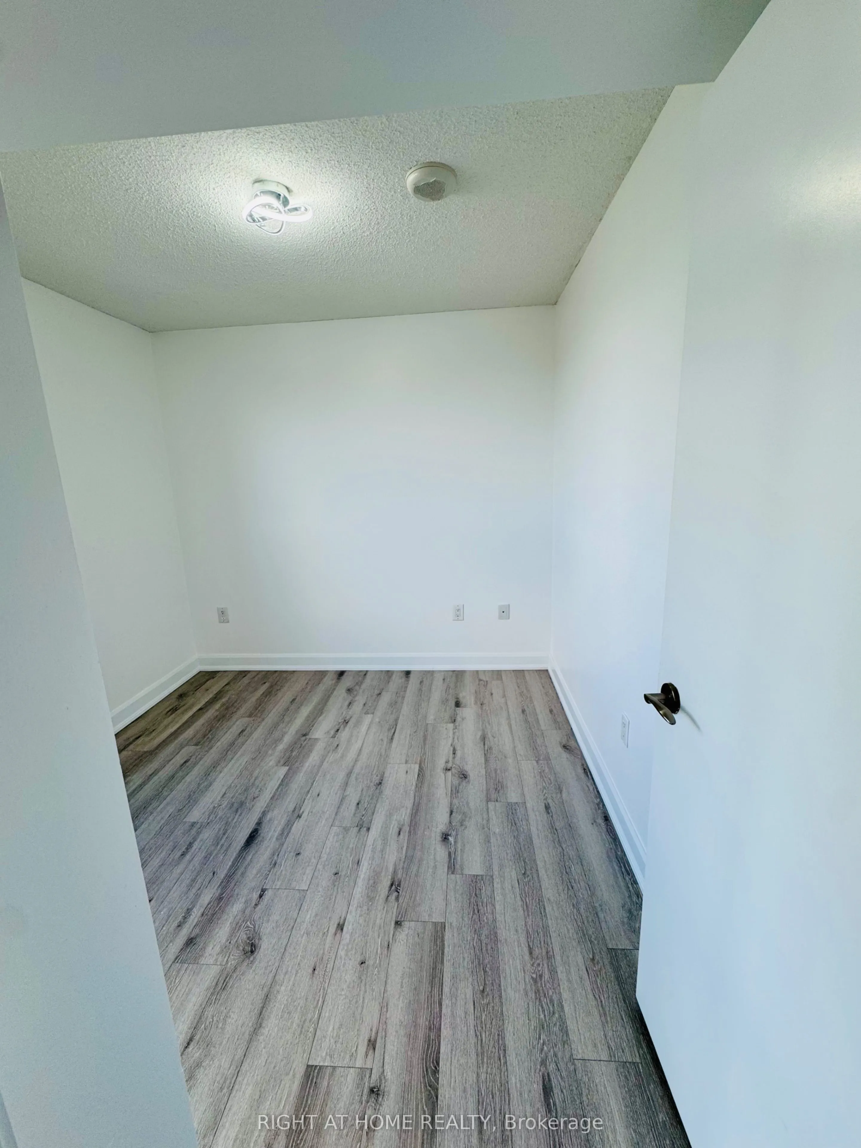 830 Lawrence Avenue W, #2004