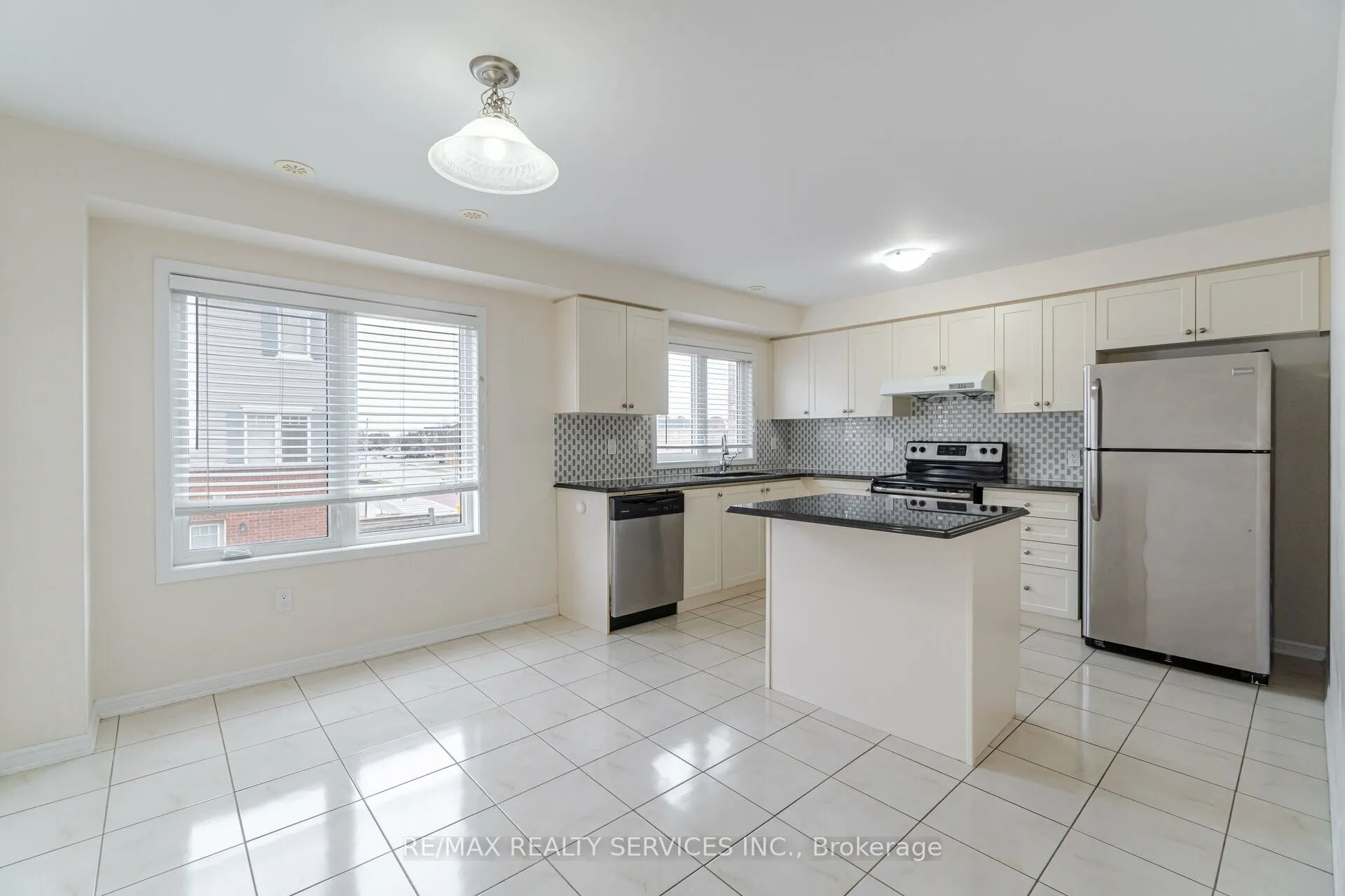 4 Colonel Frank Ching Crescent