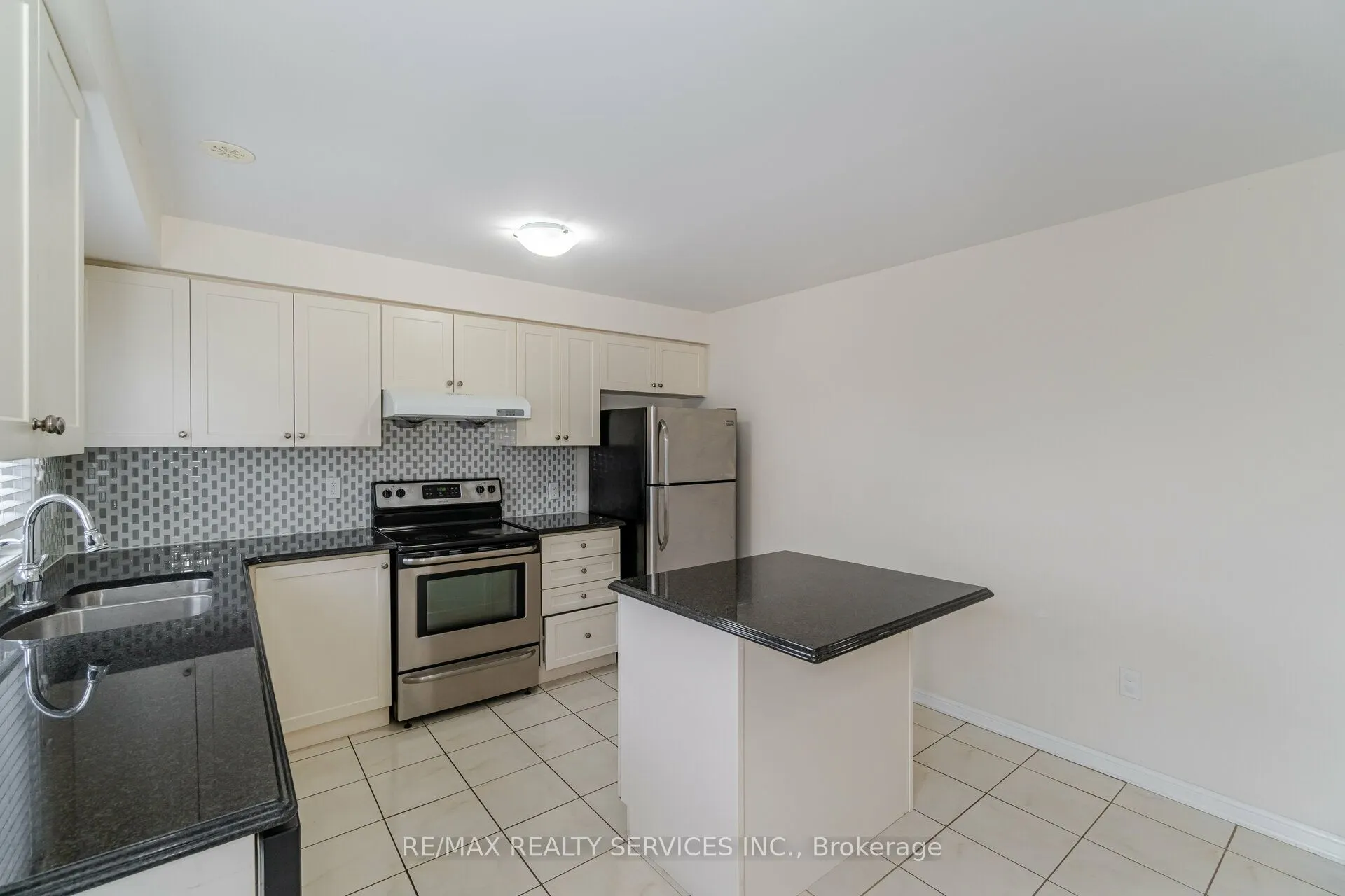 4 Colonel Frank Ching Crescent
