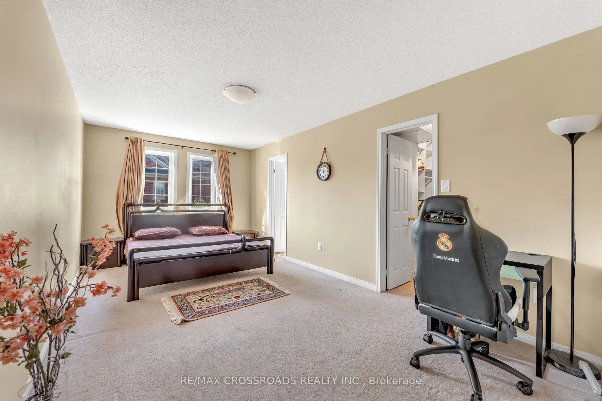 6622 Song Bird Crescent