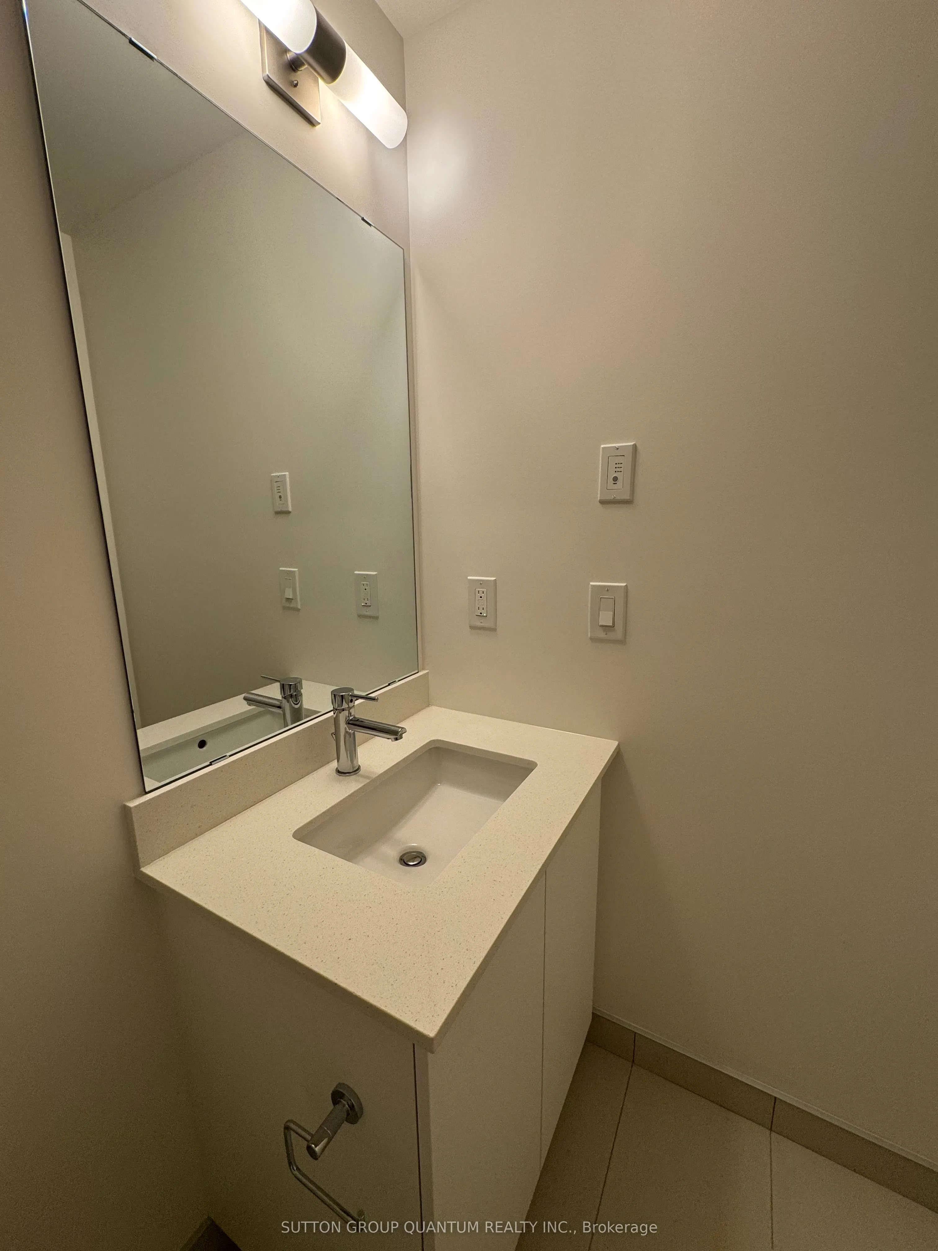 3079 Trafralgar Road N, #1006