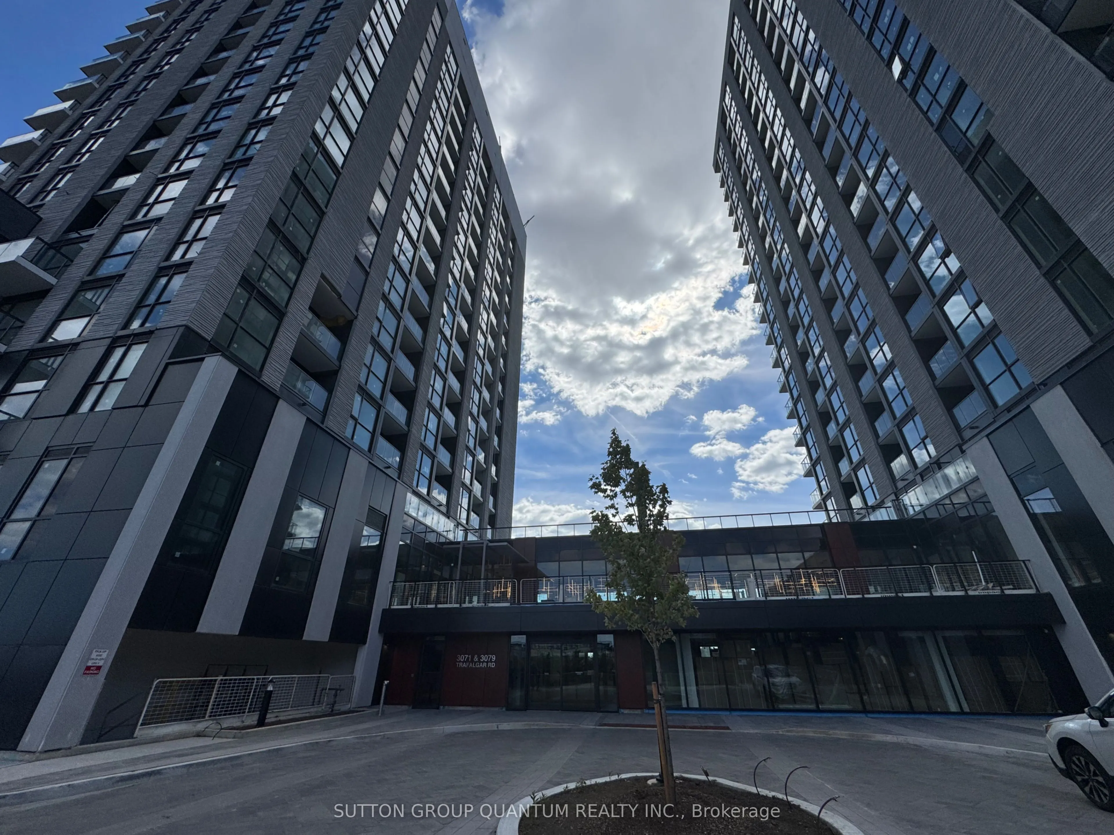 3079 Trafralgar Road N, #1006