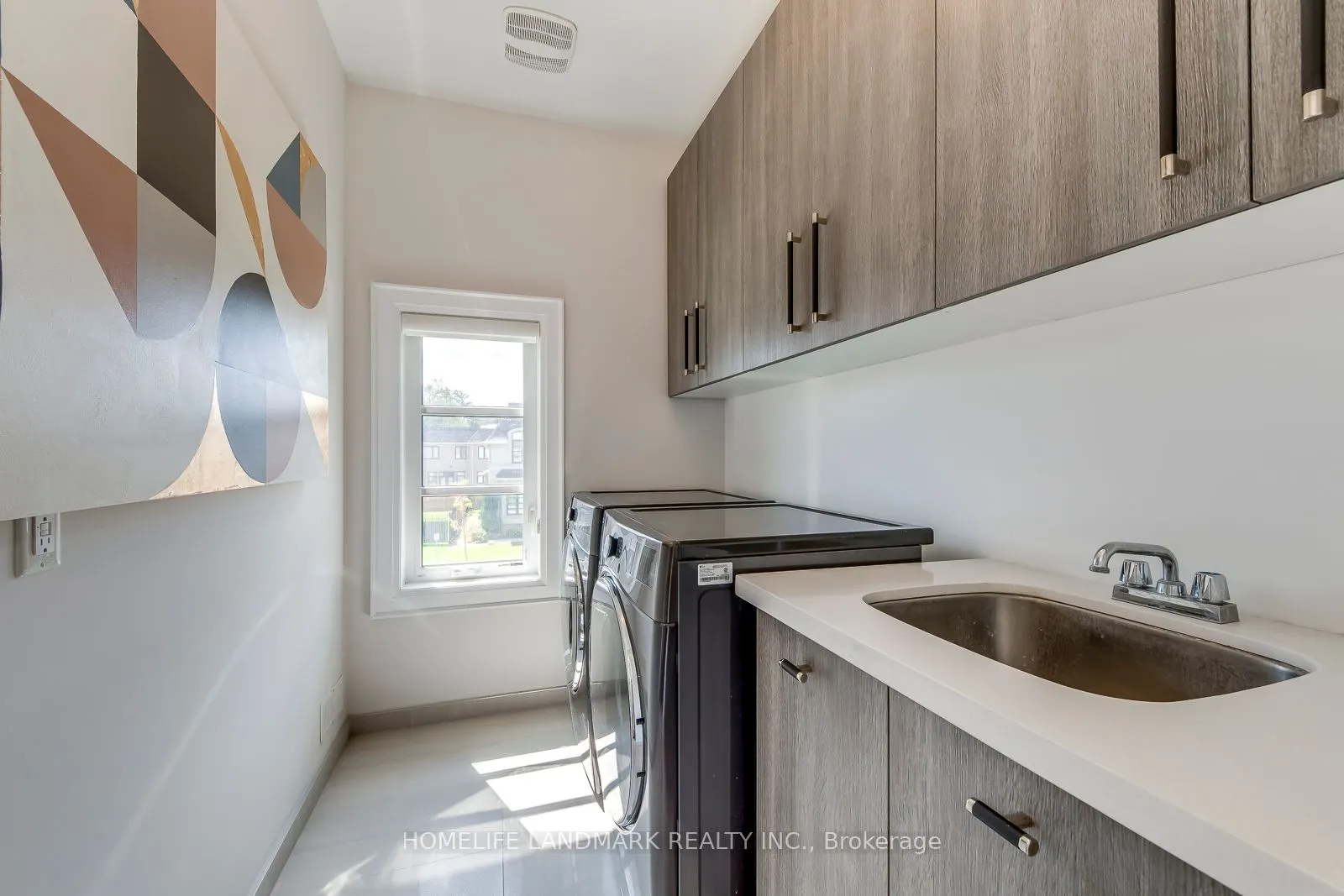 1199 Lakeshore Road W