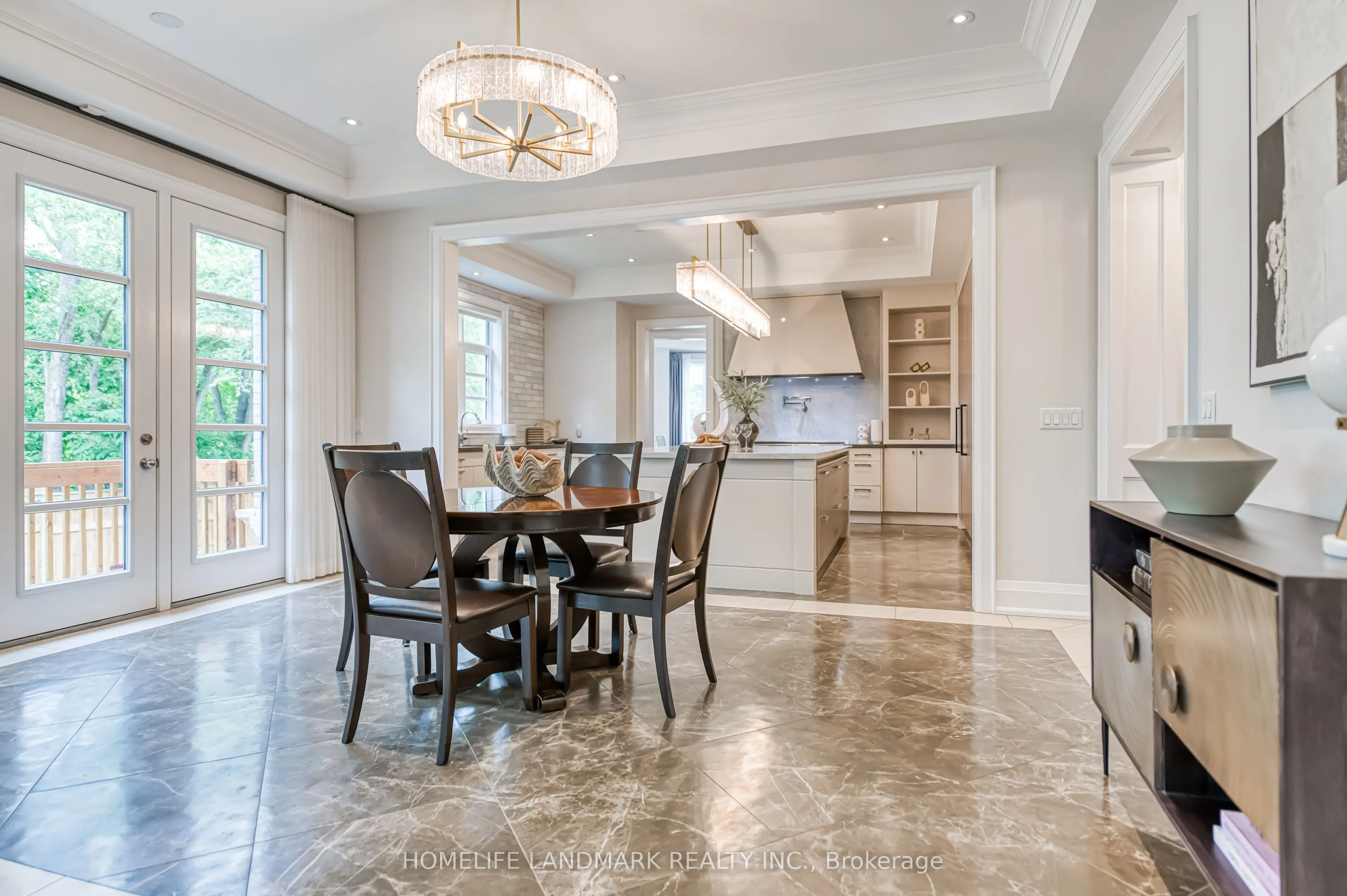 1199 Lakeshore Road W