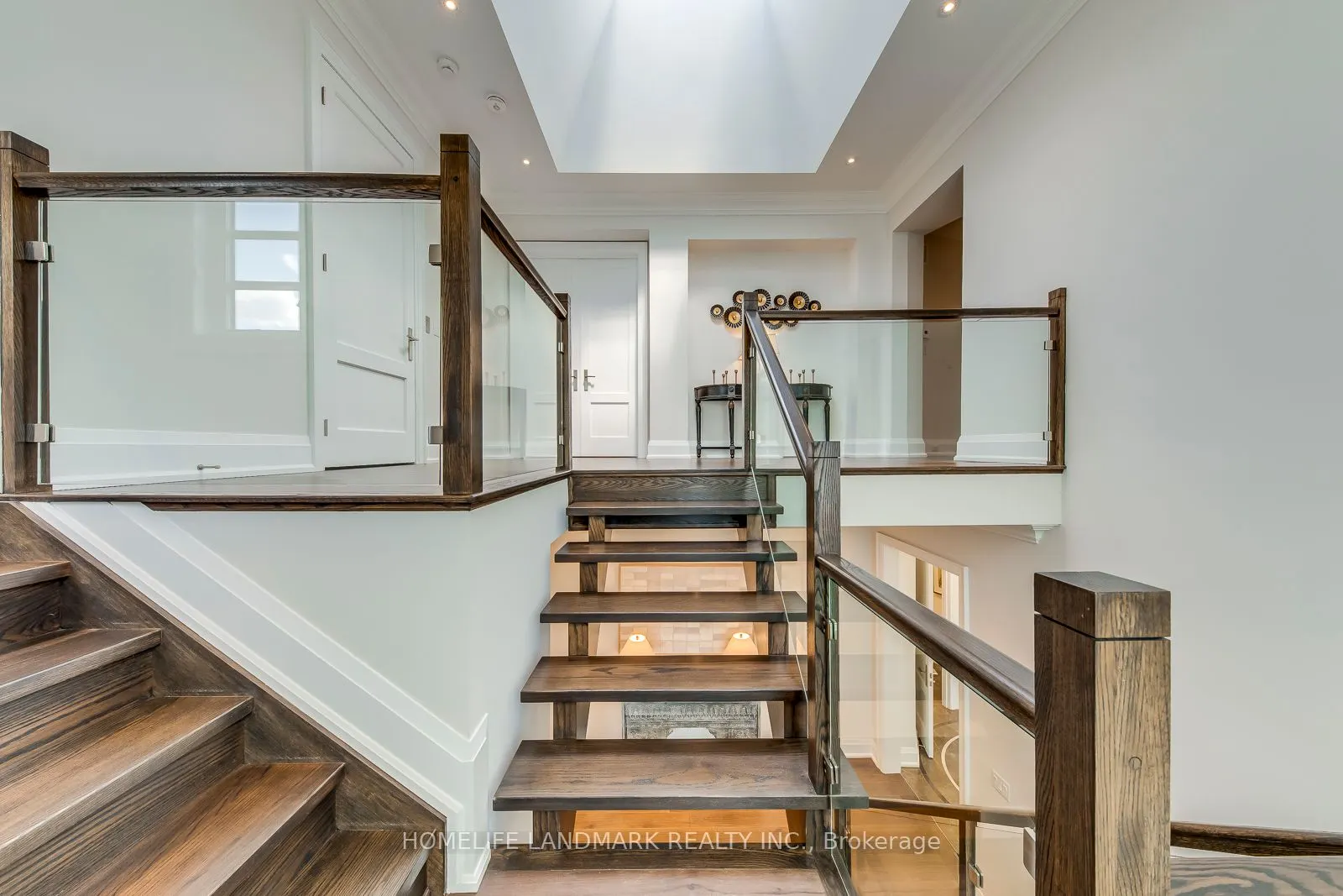1199 Lakeshore Road W
