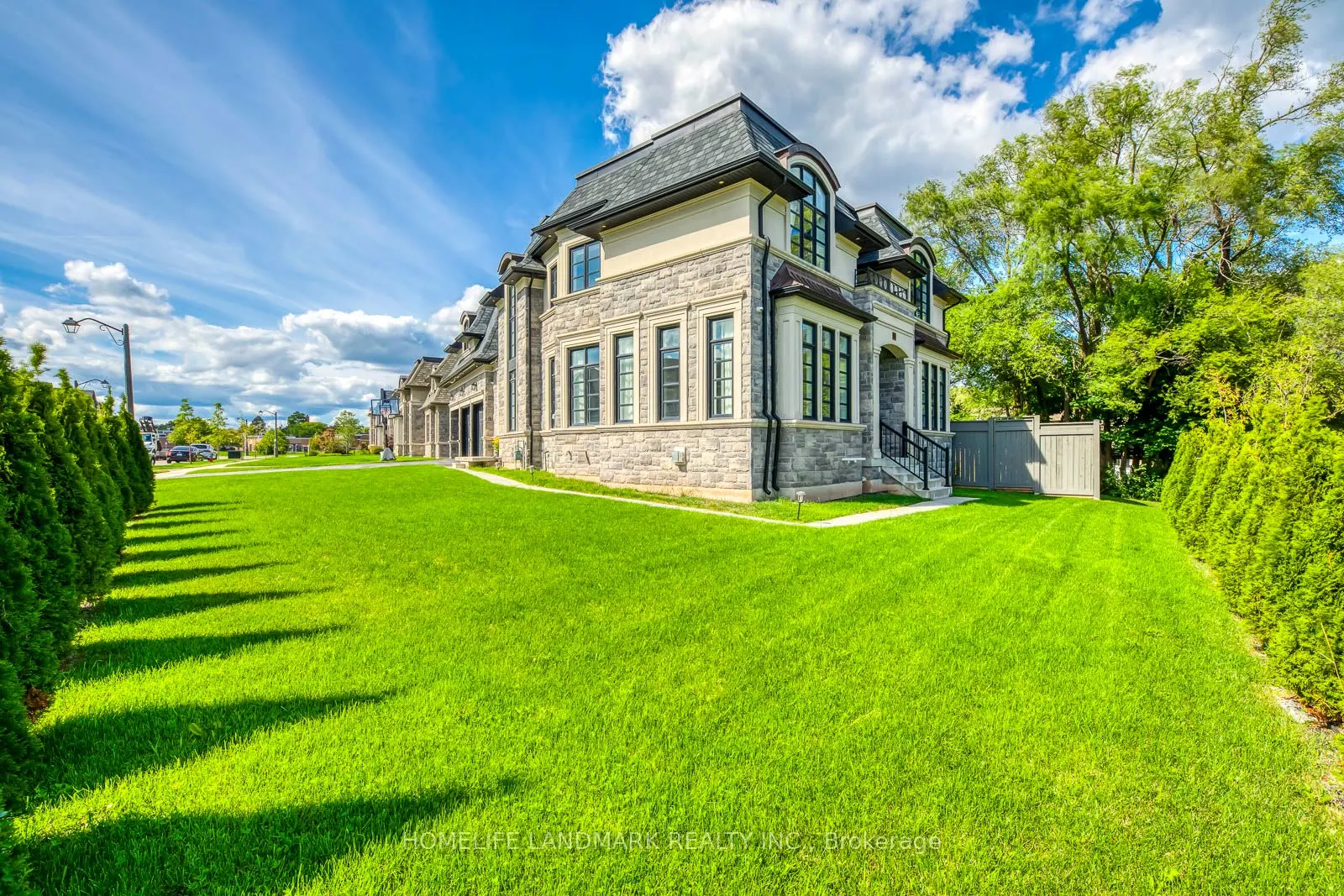 1199 Lakeshore Road W