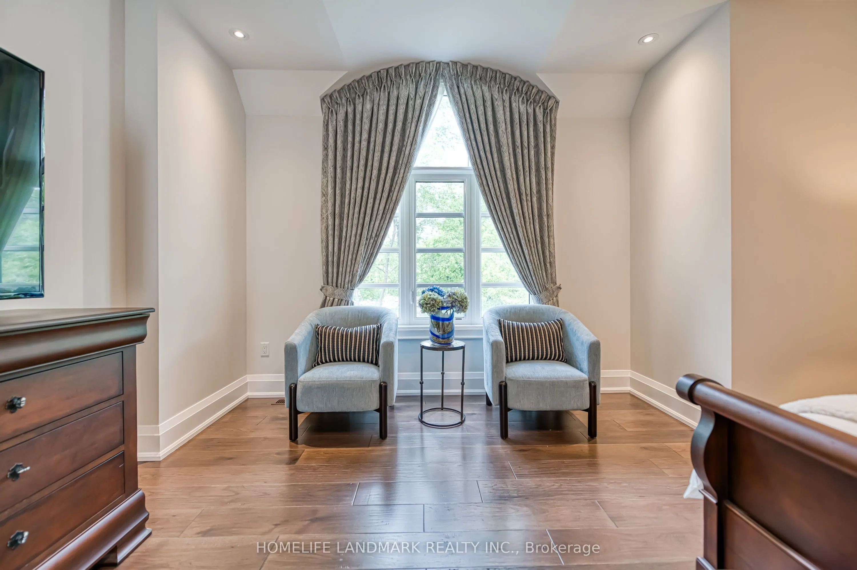 1199 Lakeshore Road W
