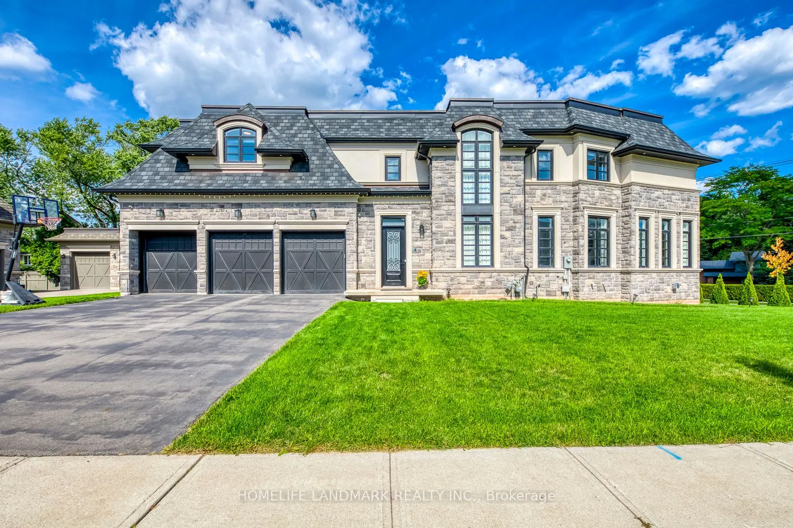 1199 Lakeshore Road W