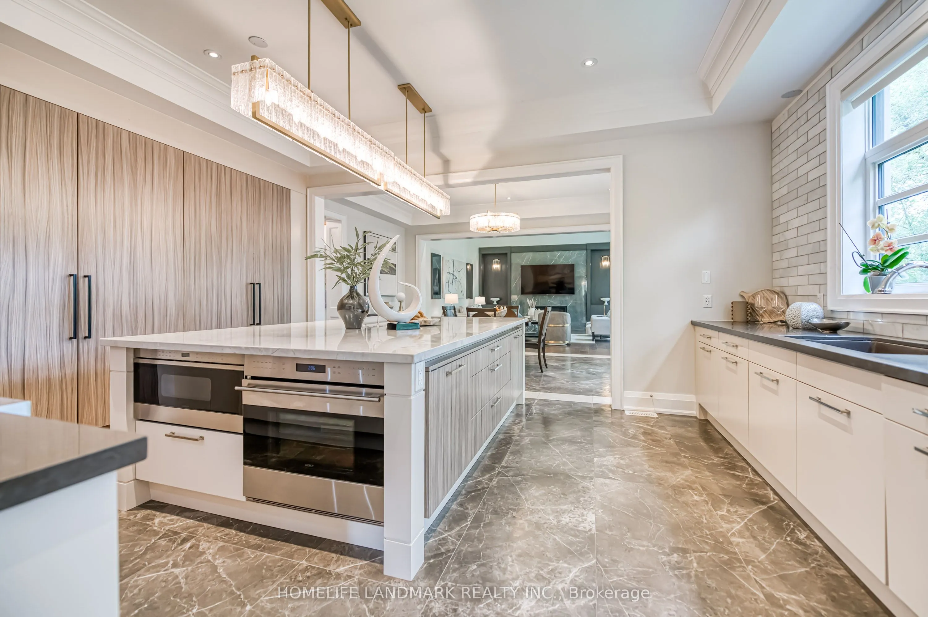 1199 Lakeshore Road W
