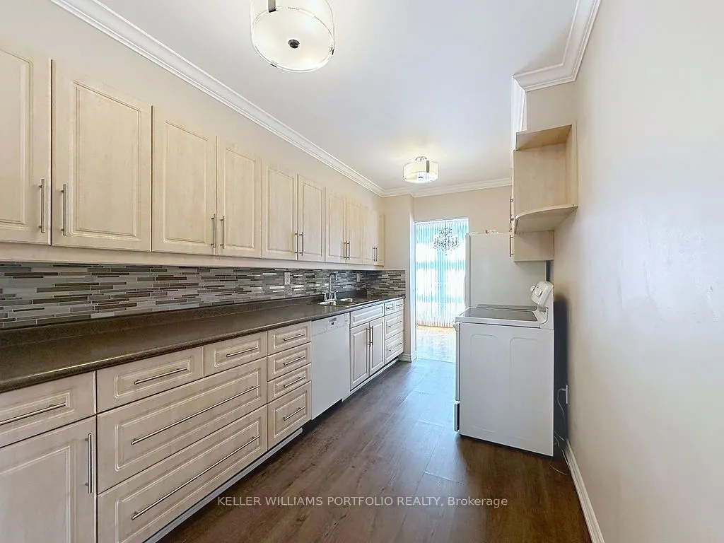 44 Longbourne Drive, #404
