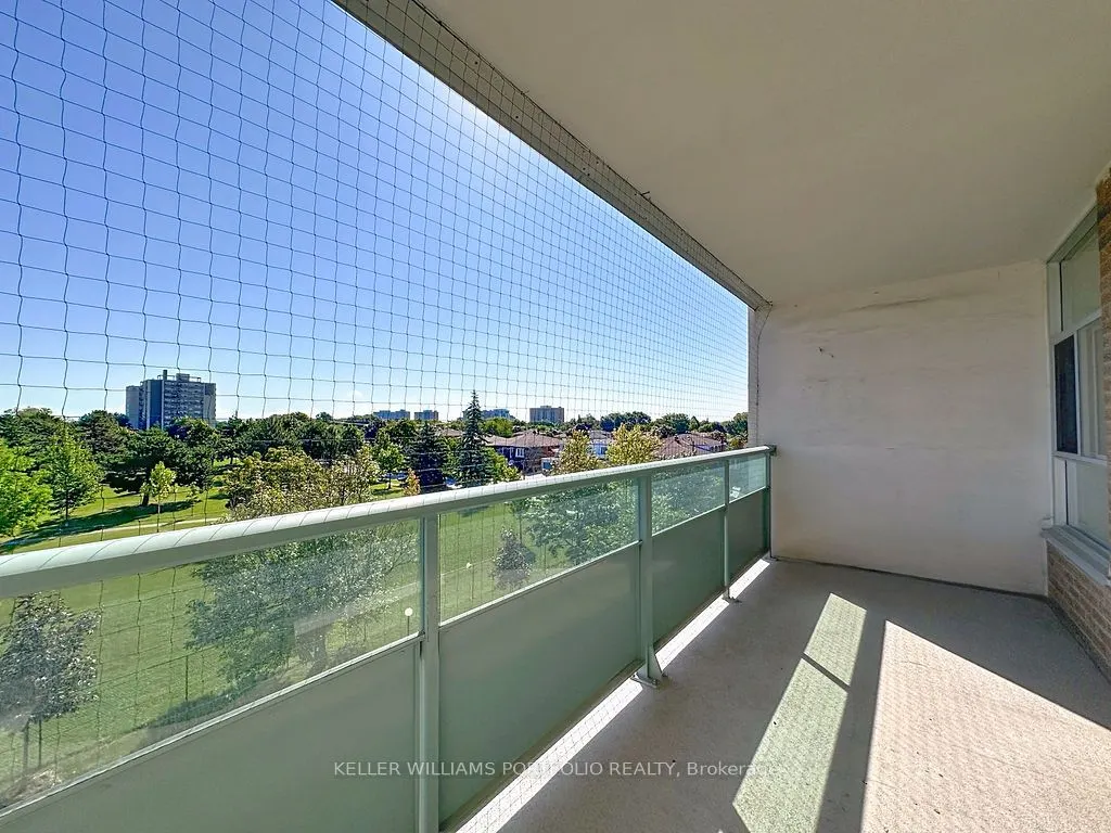 44 Longbourne Drive, #404