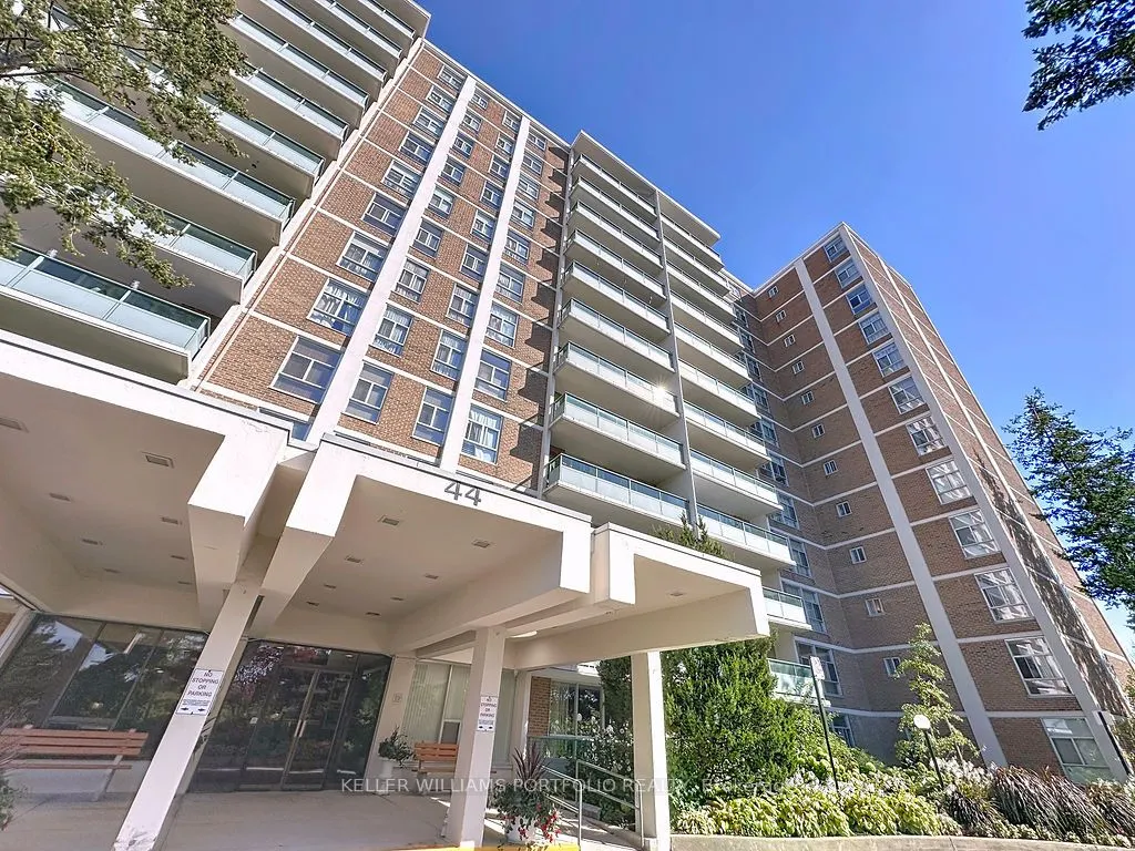 44 Longbourne Drive, #404