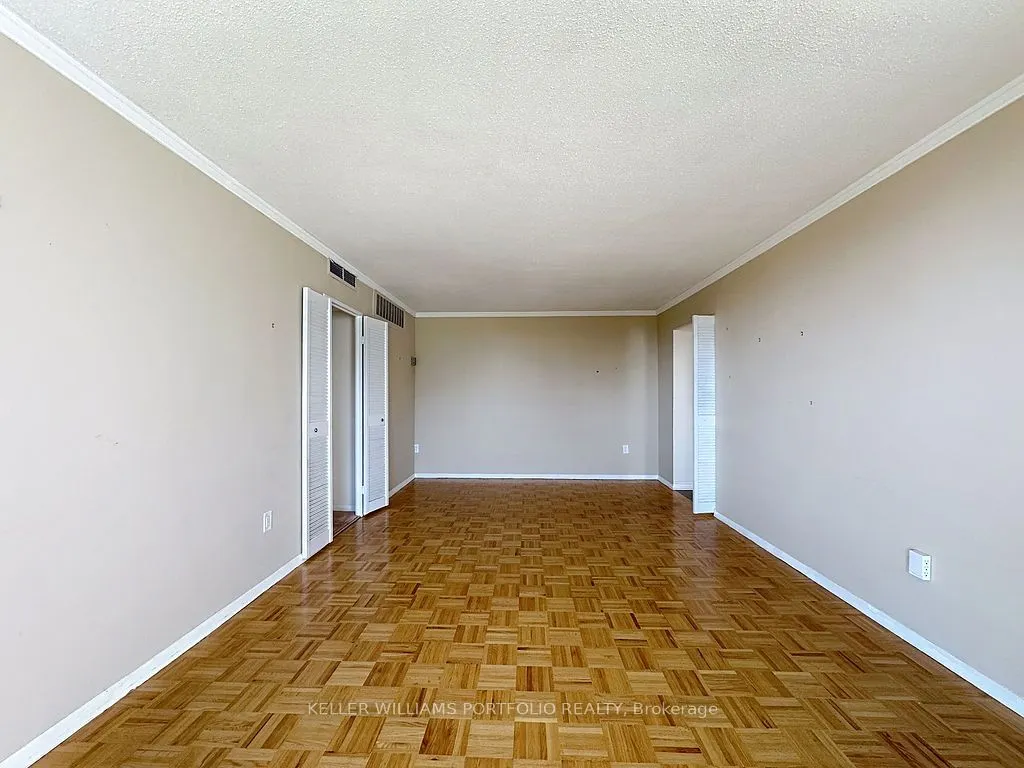 44 Longbourne Drive, #404