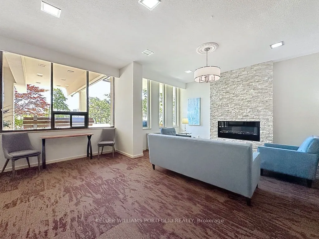 44 Longbourne Drive, #404