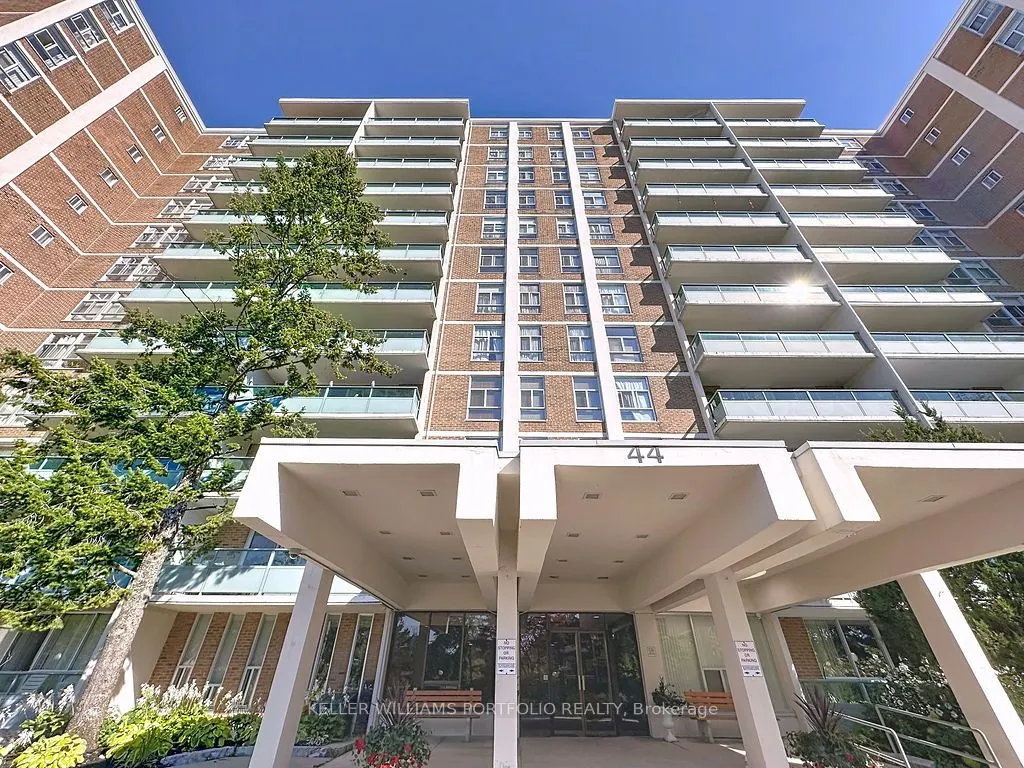 44 Longbourne Drive, #404