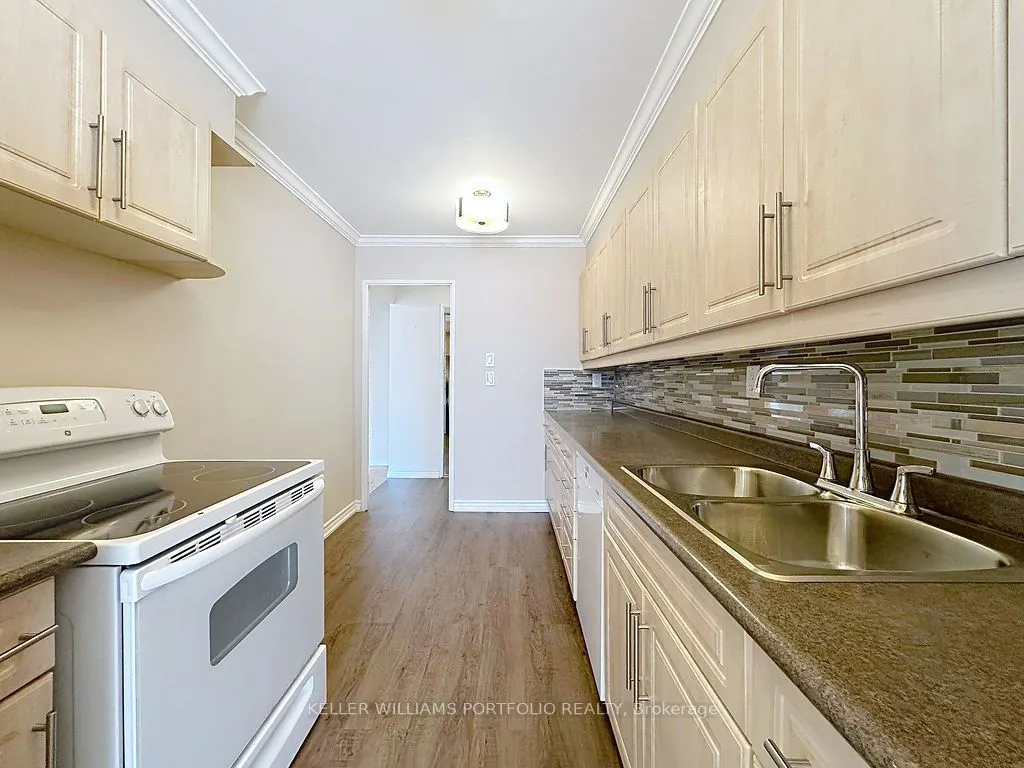 44 Longbourne Drive, #404