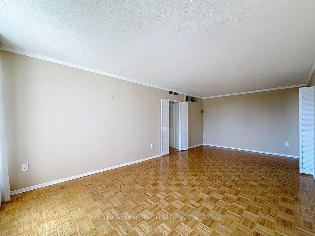 44 Longbourne Drive, #404