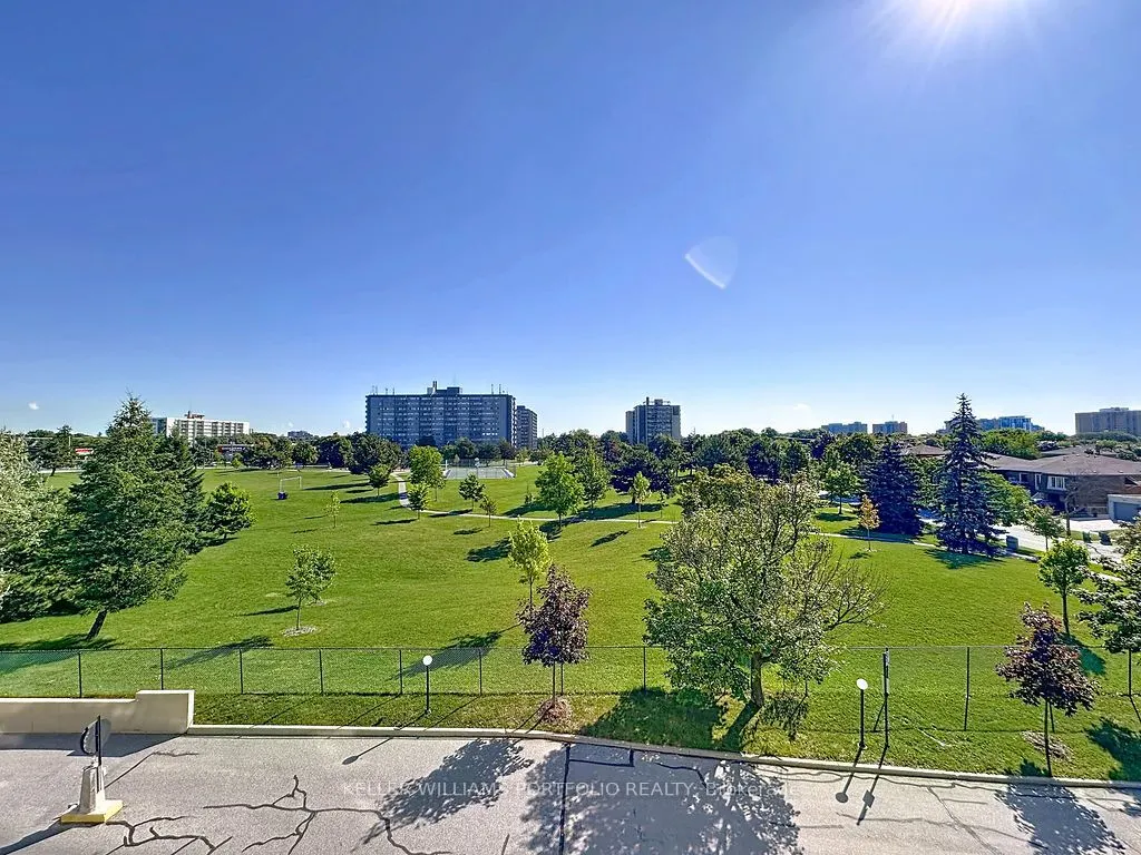 44 Longbourne Drive, #404