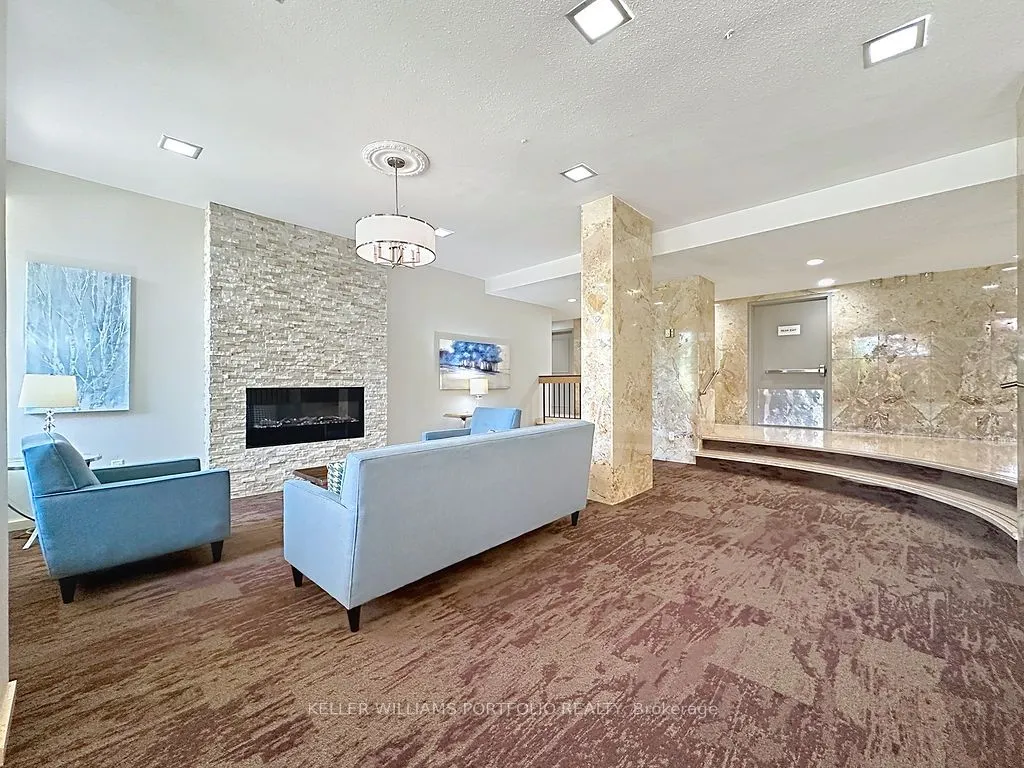44 Longbourne Drive, #404