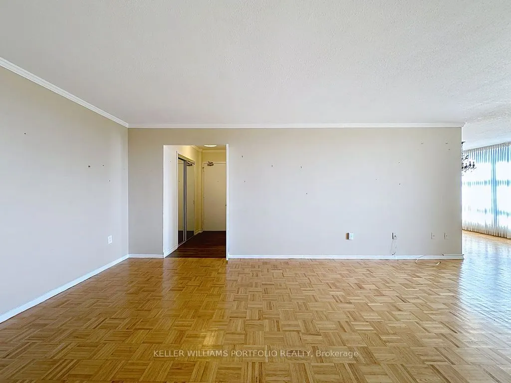 44 Longbourne Drive, #404