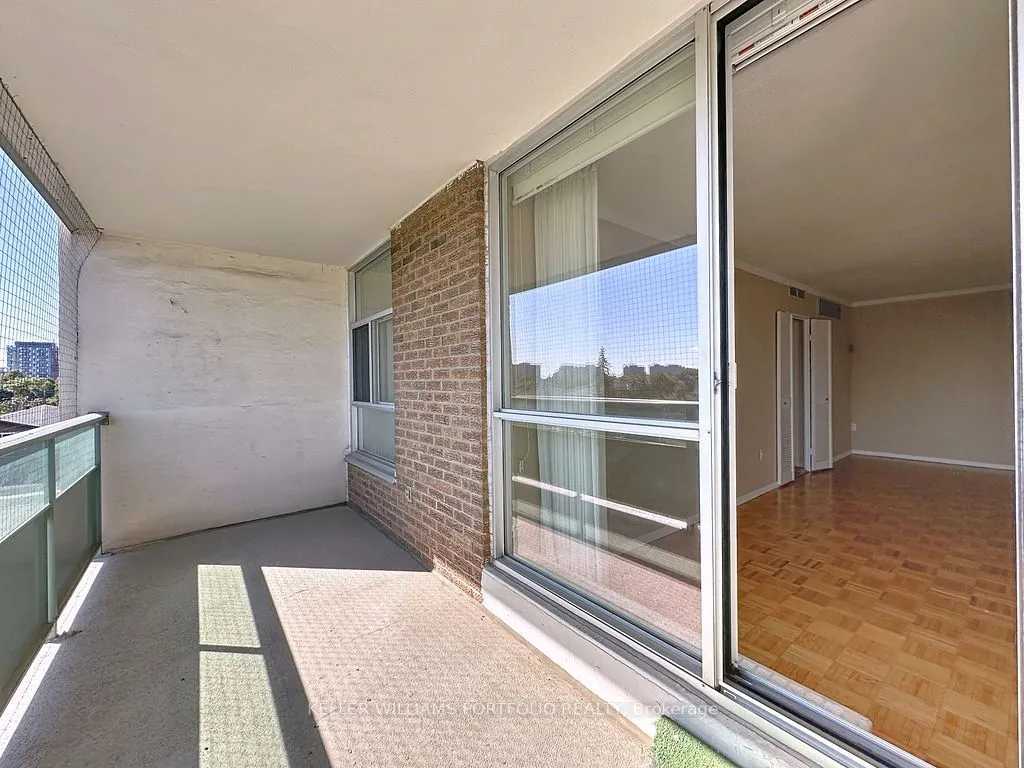 44 Longbourne Drive, #404