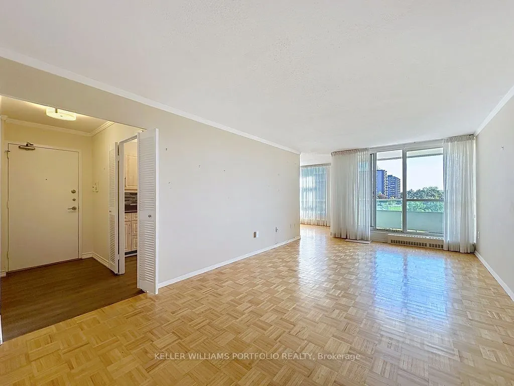 44 Longbourne Drive, #404