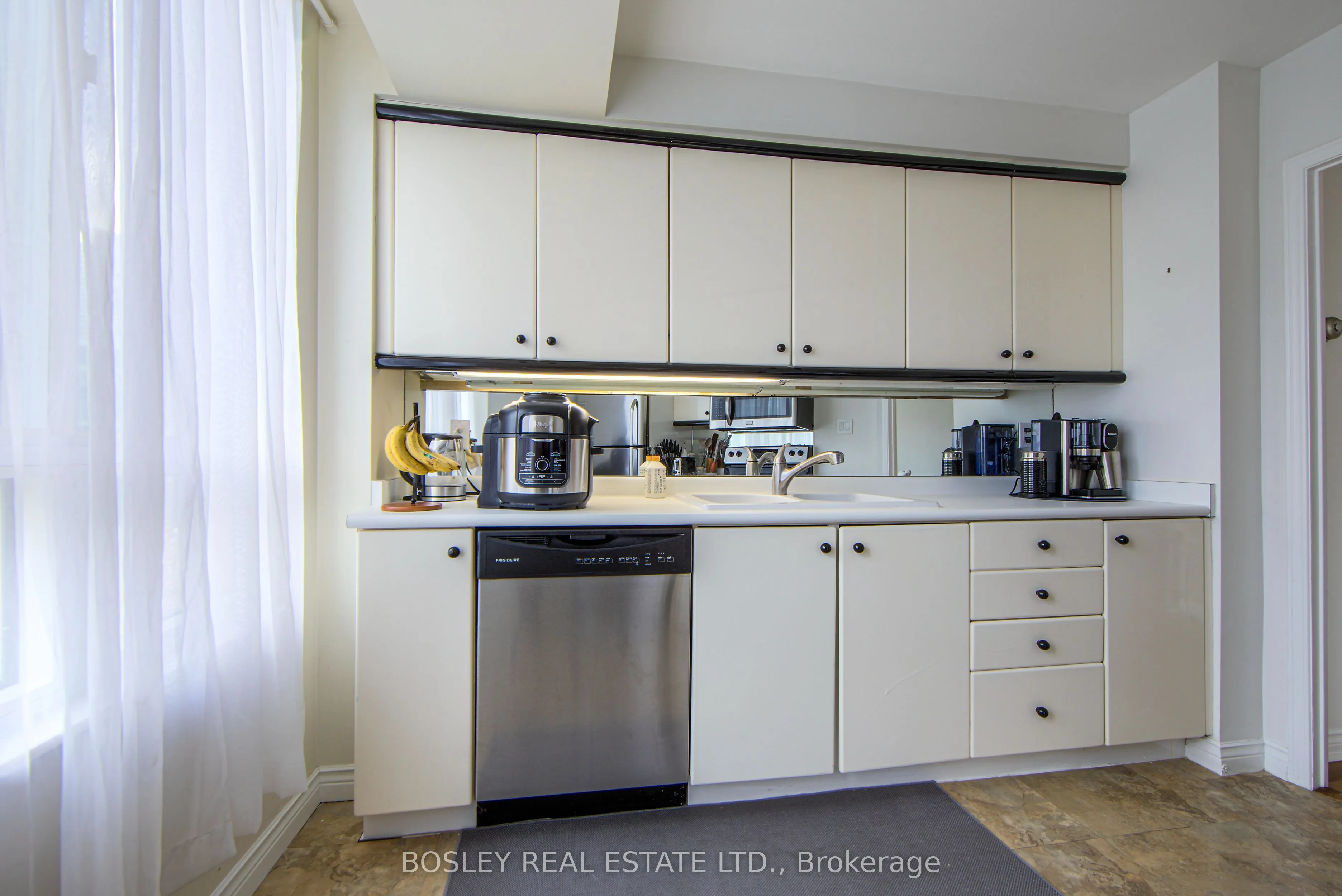 2285 Lake Shore Boulevard W, #310