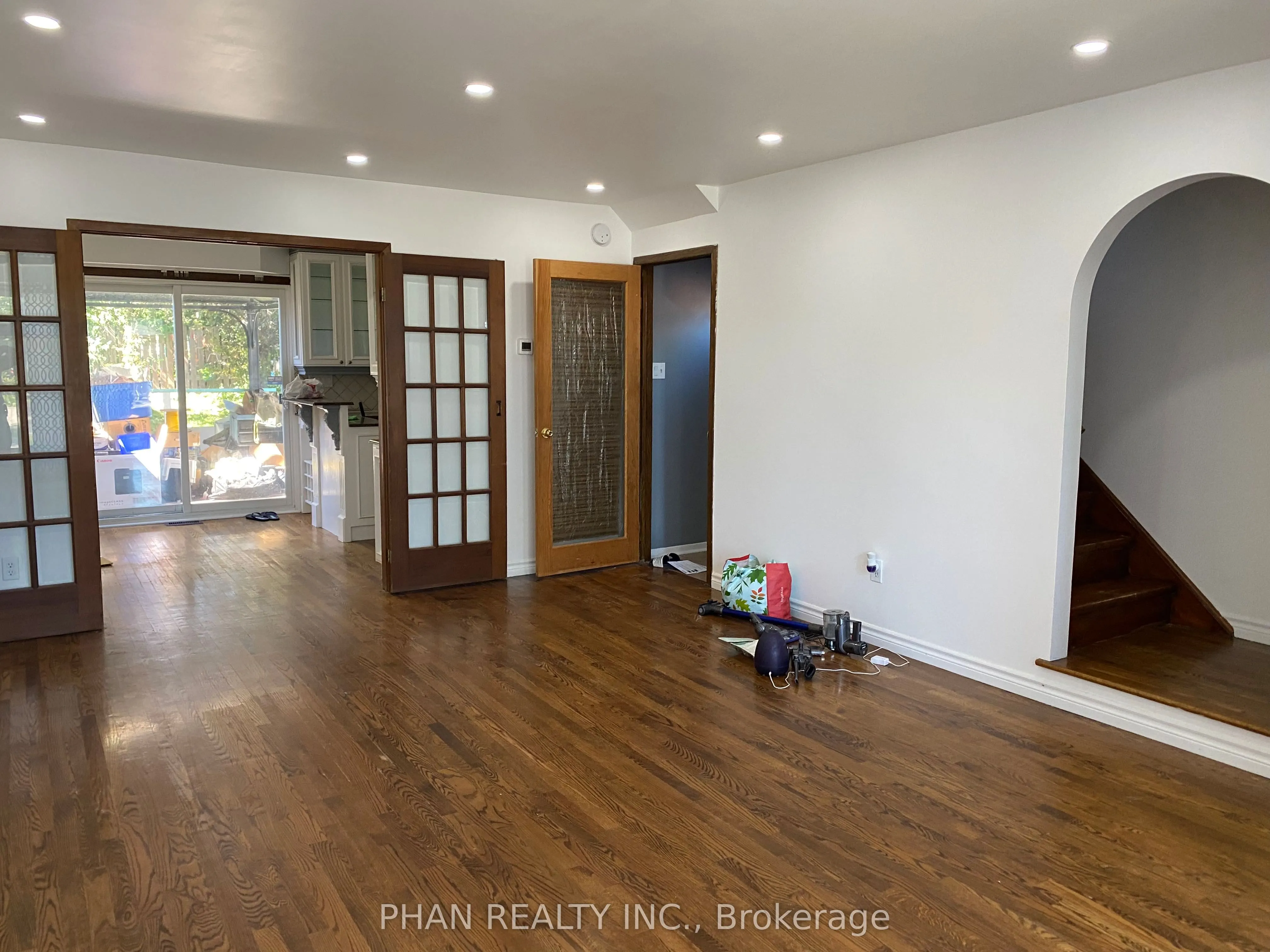 935 Blairholm Avenue