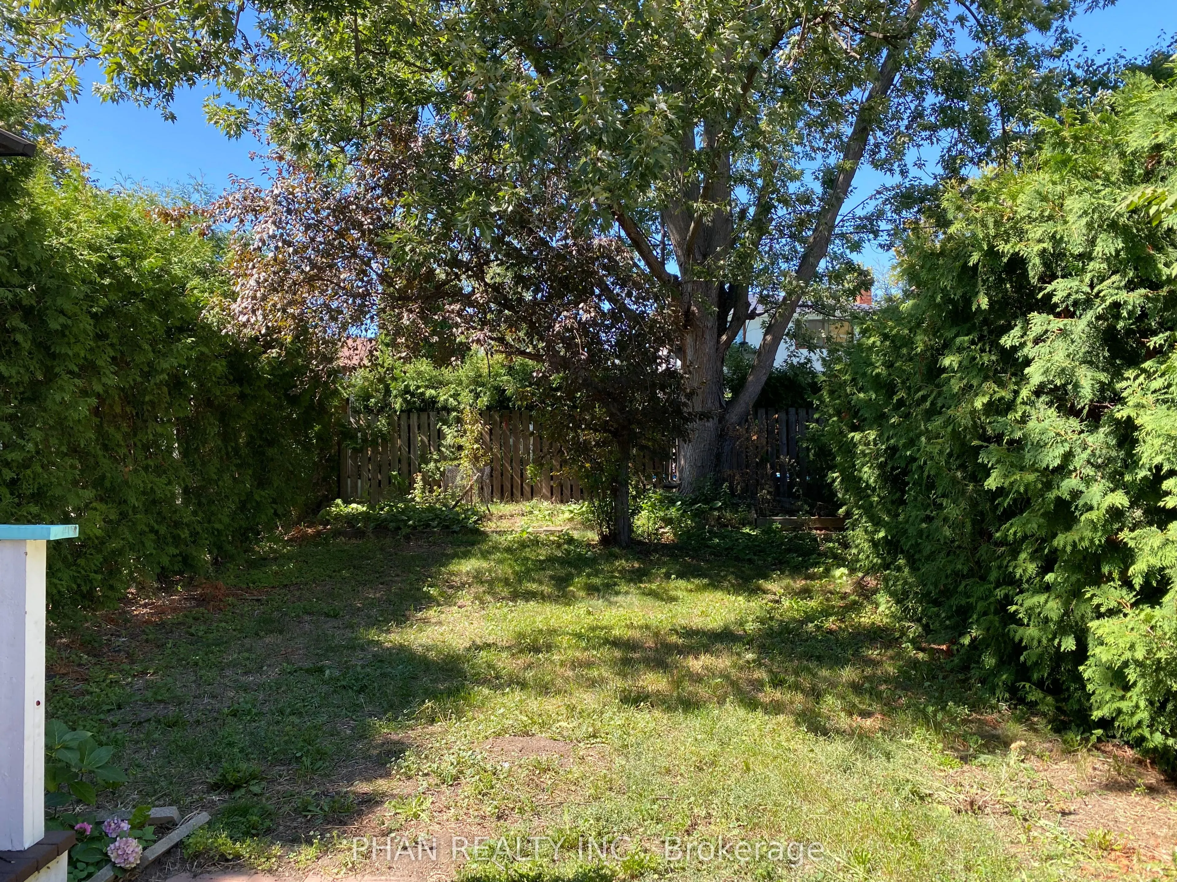 935 Blairholm Avenue