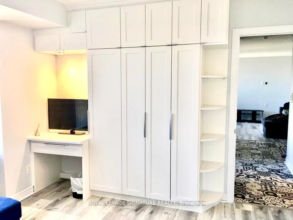 310 Burnhamthorpe Road W, #3306