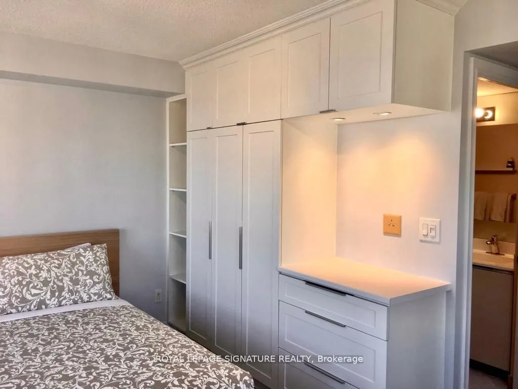 310 Burnhamthorpe Road W, #3306