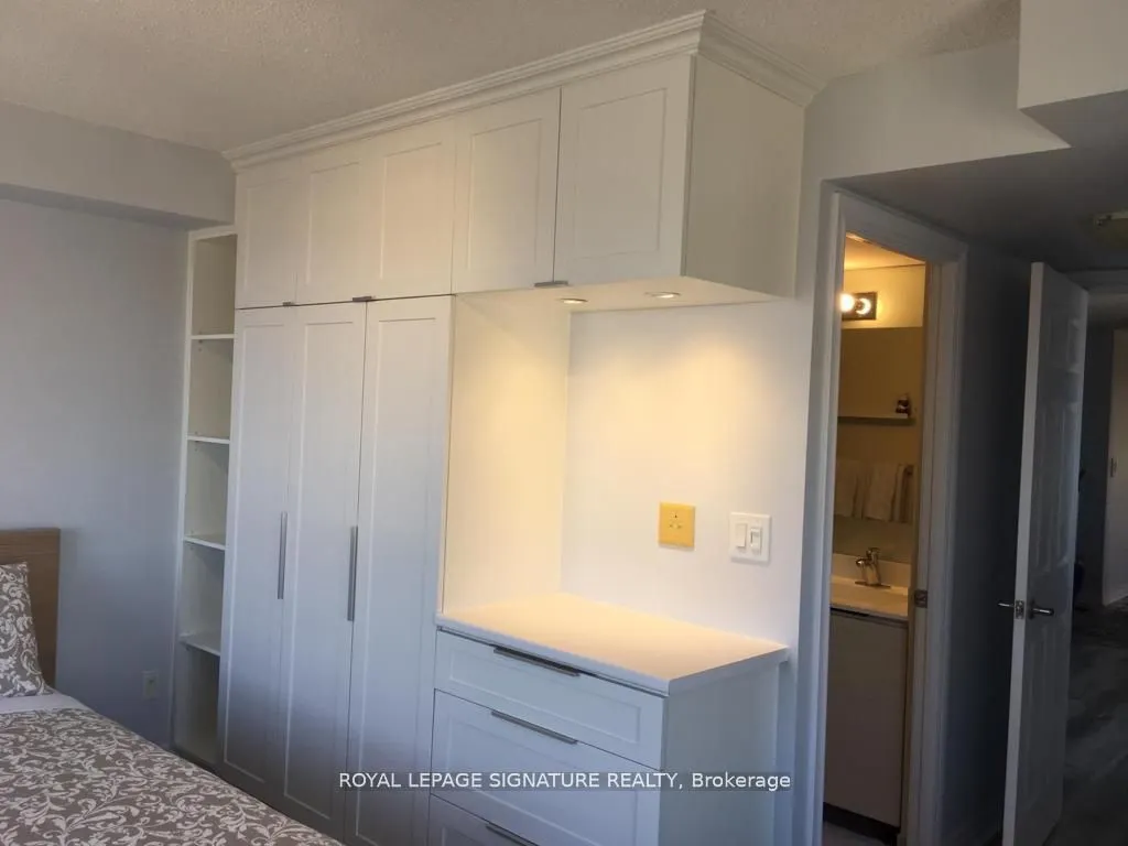 310 Burnhamthorpe Road W, #3306